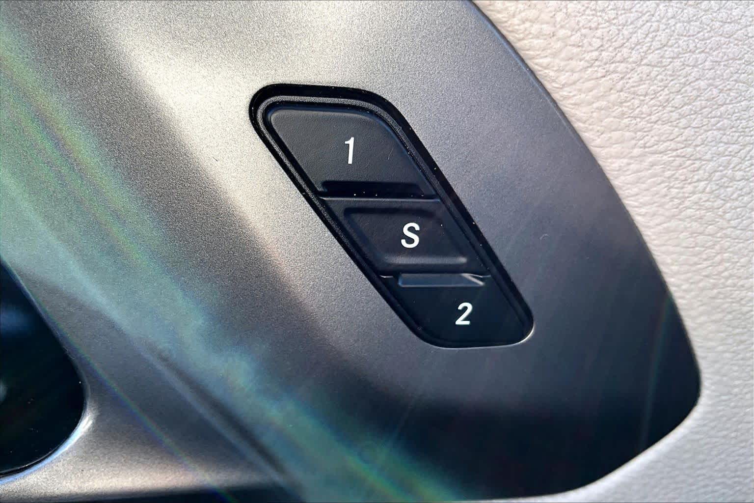 2024 Chrysler Pacifica photo 32 of 33