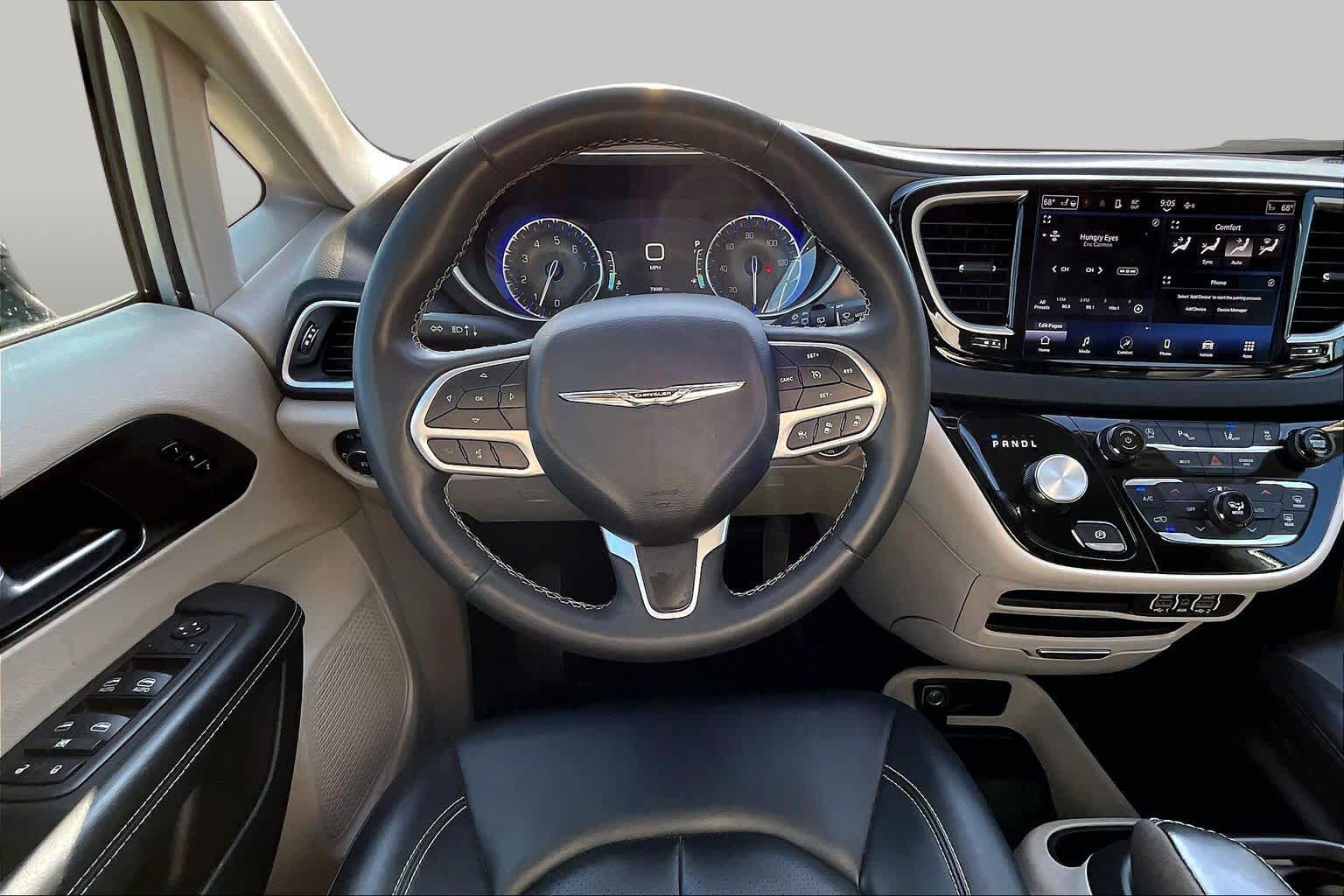 2024 Chrysler Pacifica photo 6 of 33