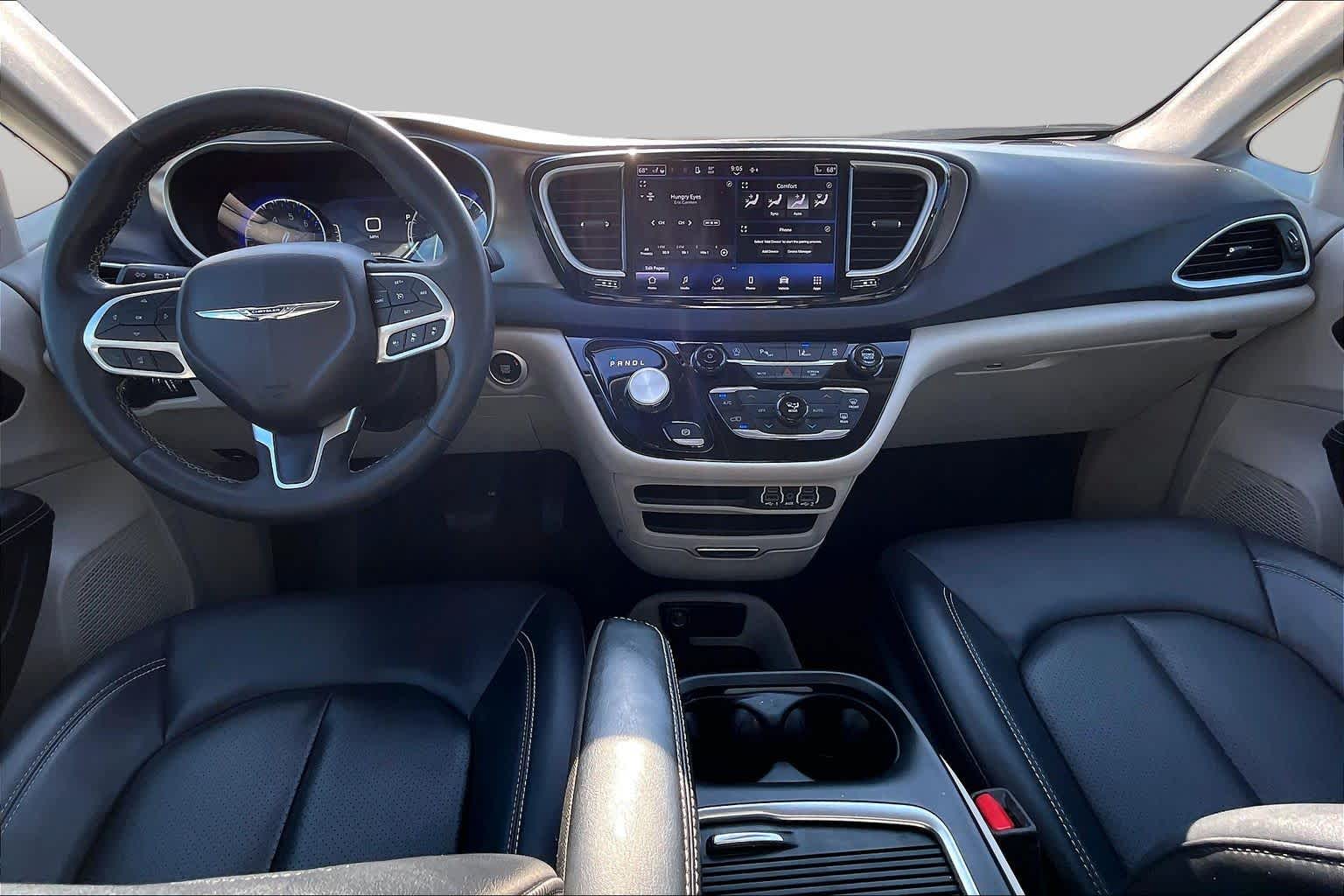 2024 Chrysler Pacifica photo 14 of 33