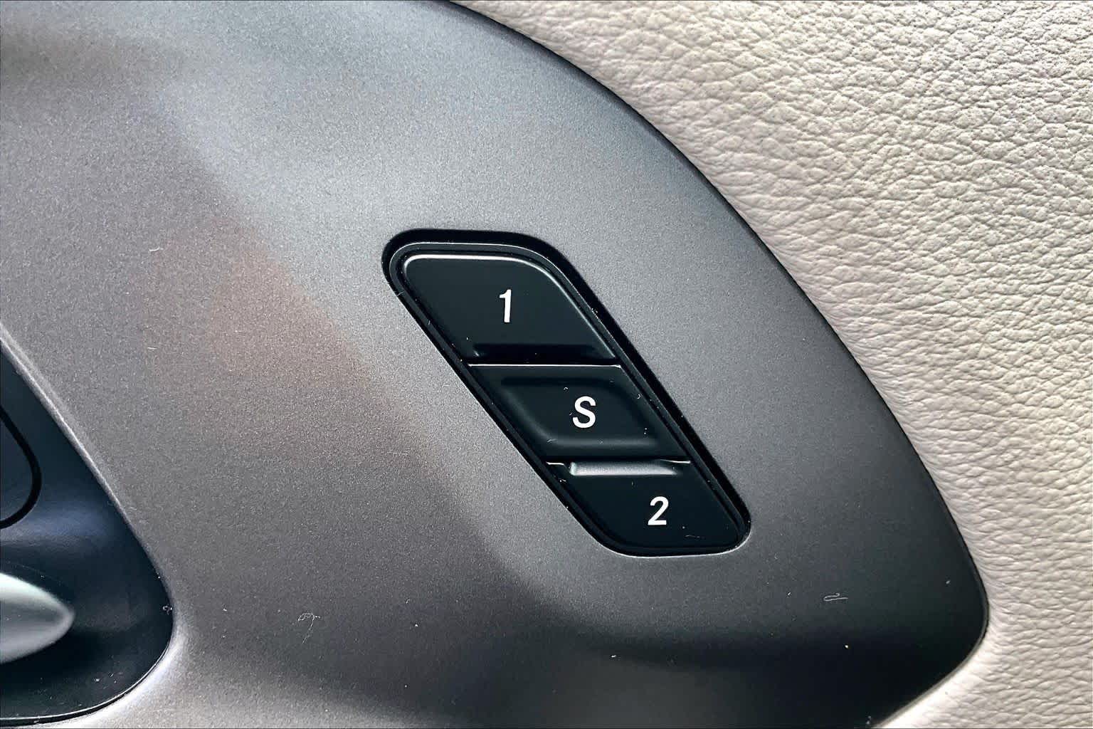 2023 Chrysler Pacifica Touring L Brilliant Black Crystal Pearlcoat at HGreg Houston