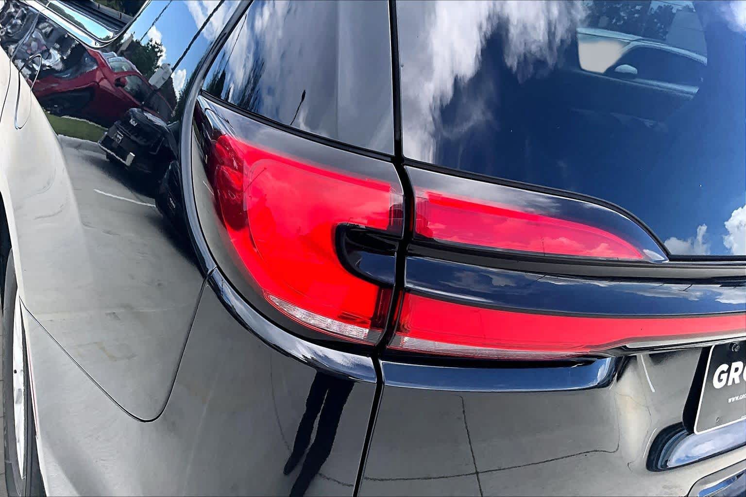 2023 Chrysler Pacifica Touring L Brilliant Black Crystal Pearlcoat at HGreg Houston