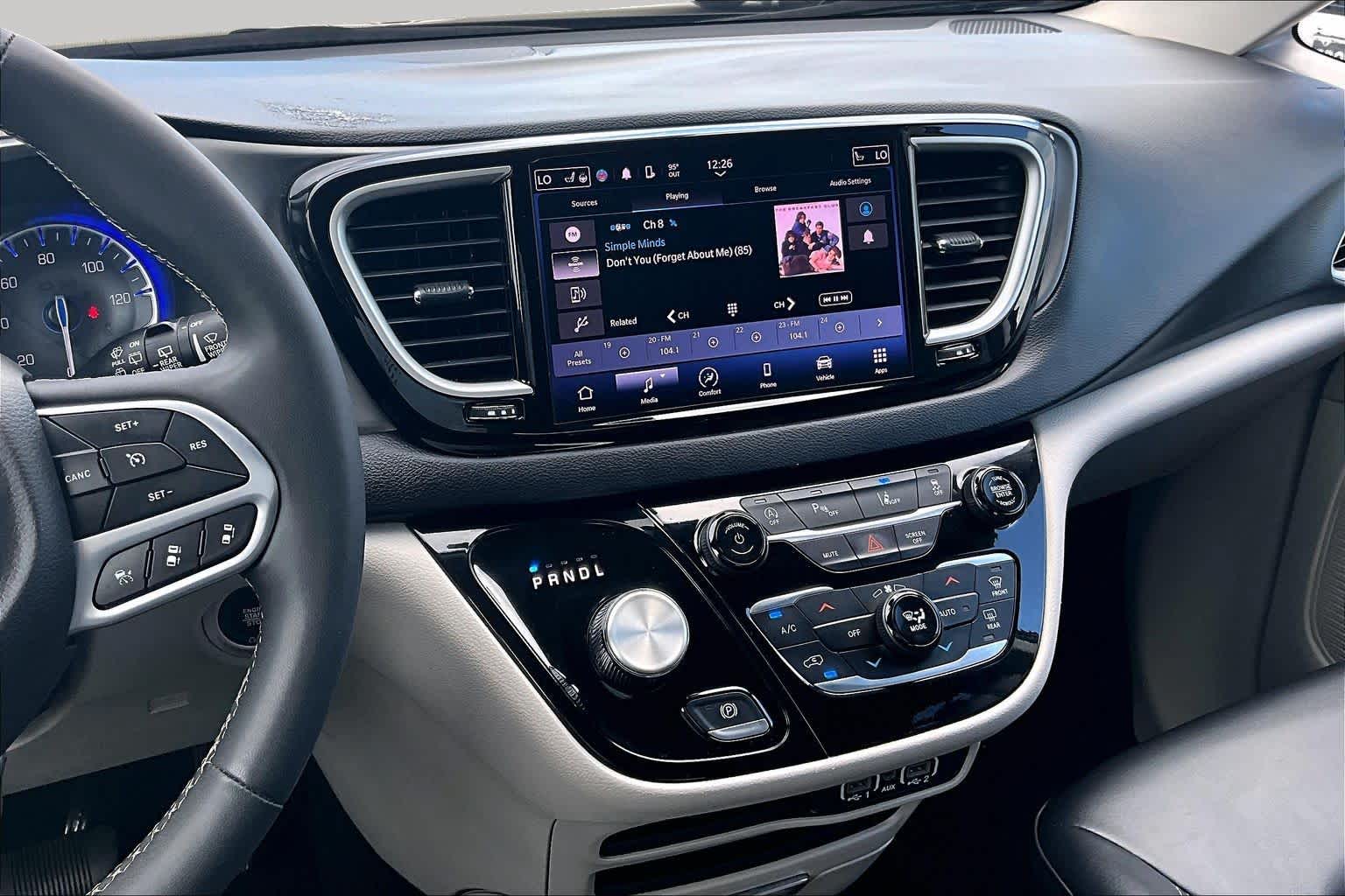 2023 Chrysler Pacifica Touring L Brilliant Black Crystal Pearlcoat at HGreg Houston