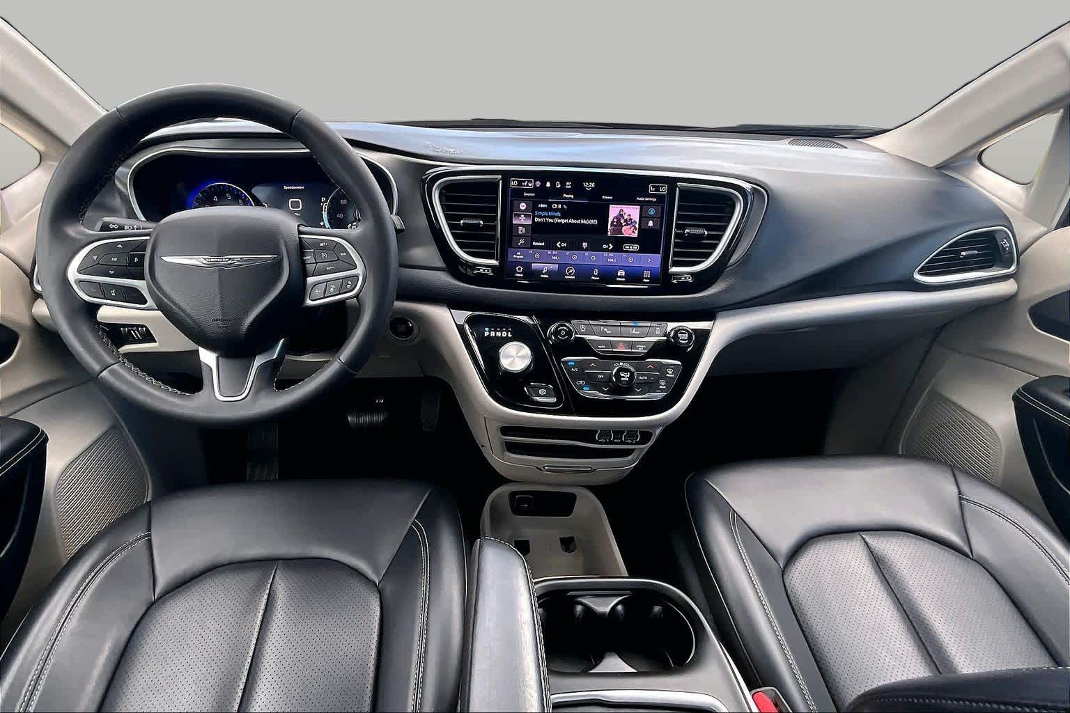 2023 Chrysler Pacifica Touring L Brilliant Black Crystal Pearlcoat at HGreg Houston