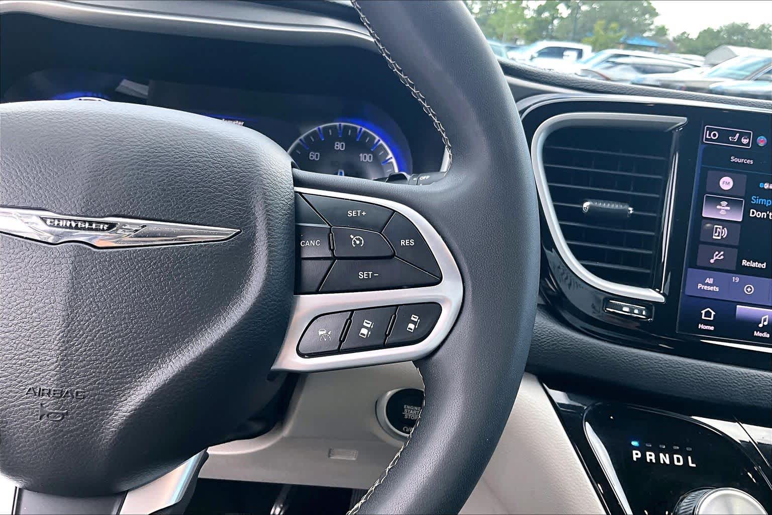 2023 Chrysler Pacifica Touring L Brilliant Black Crystal Pearlcoat at HGreg Houston