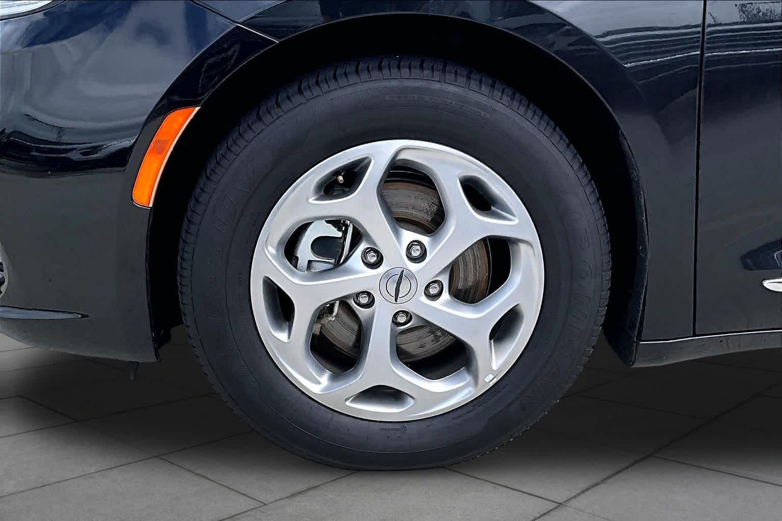 2023 Chrysler Pacifica Limited - 10