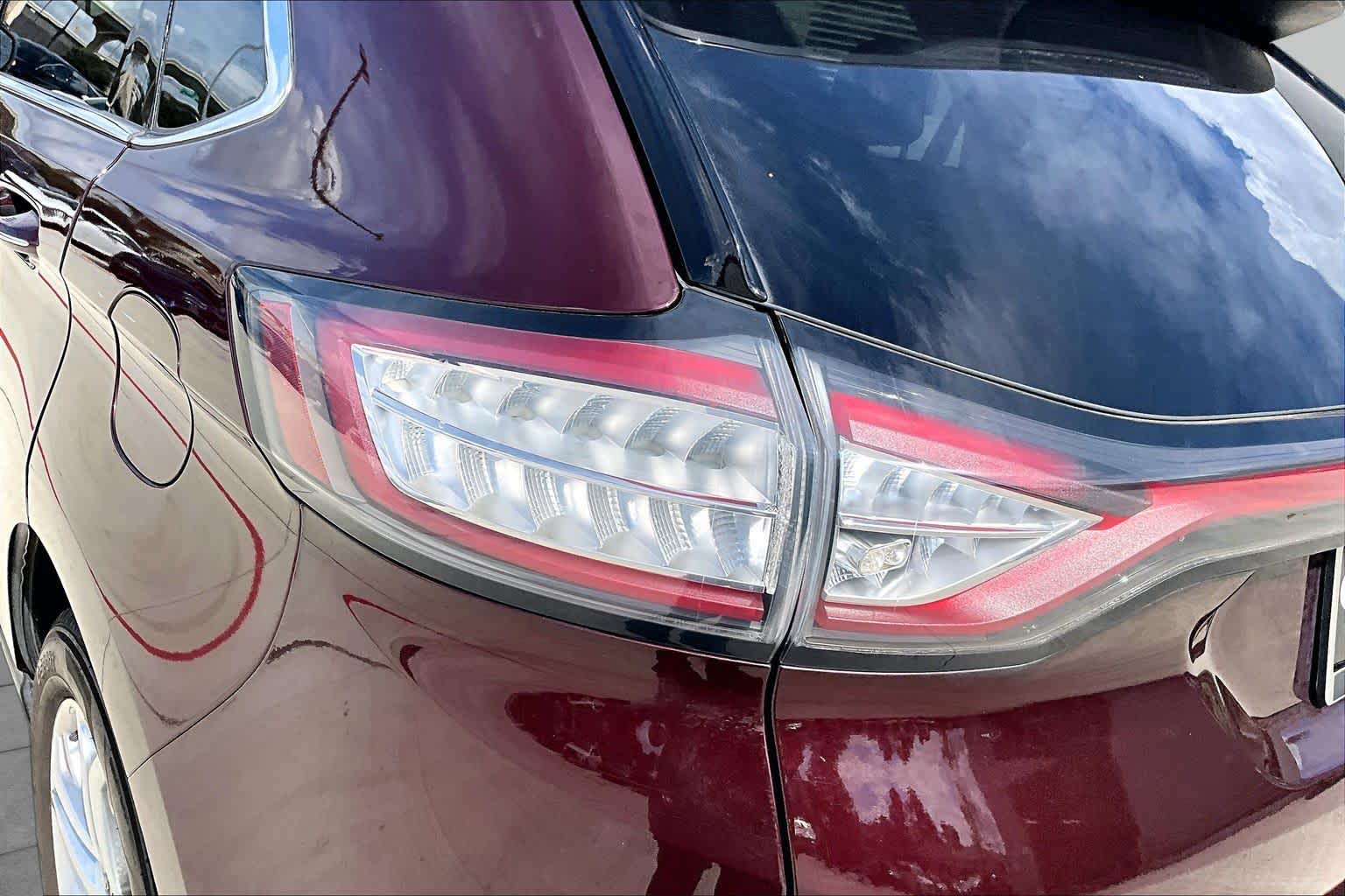 2018 Ford Edge photo 26 of 32