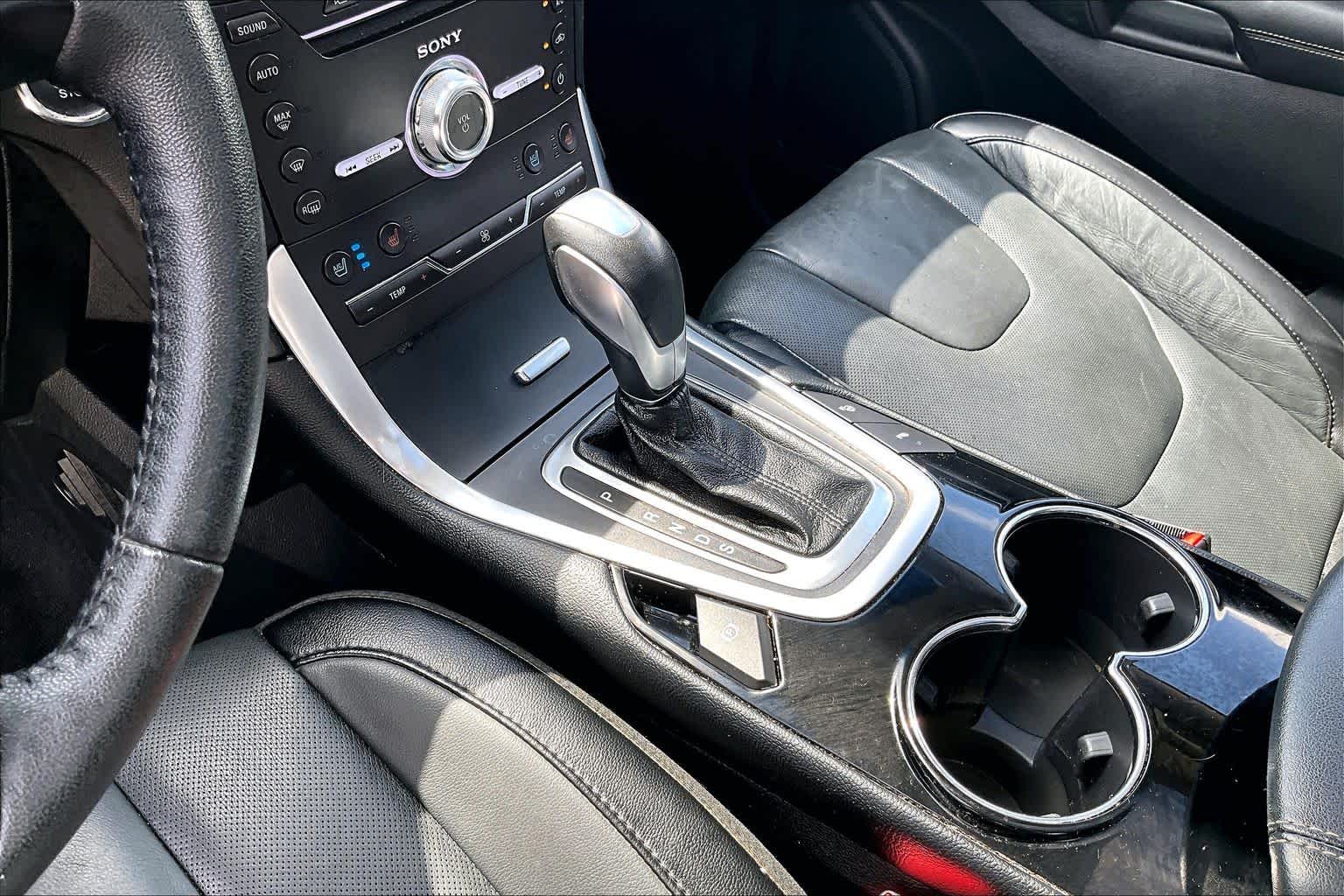 2018 Ford Edge photo 14 of 32