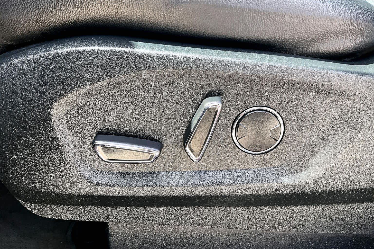 2018 Ford Edge photo 29 of 32