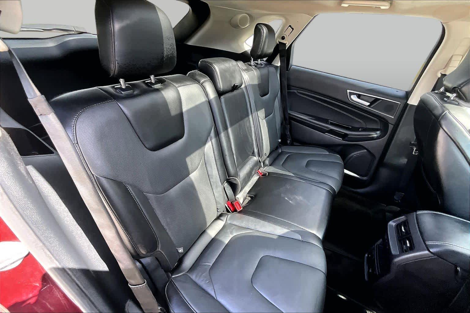 2018 Ford Edge photo 18 of 32