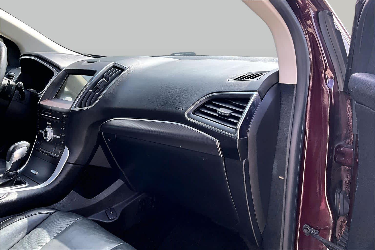 2018 Ford Edge photo 16 of 32