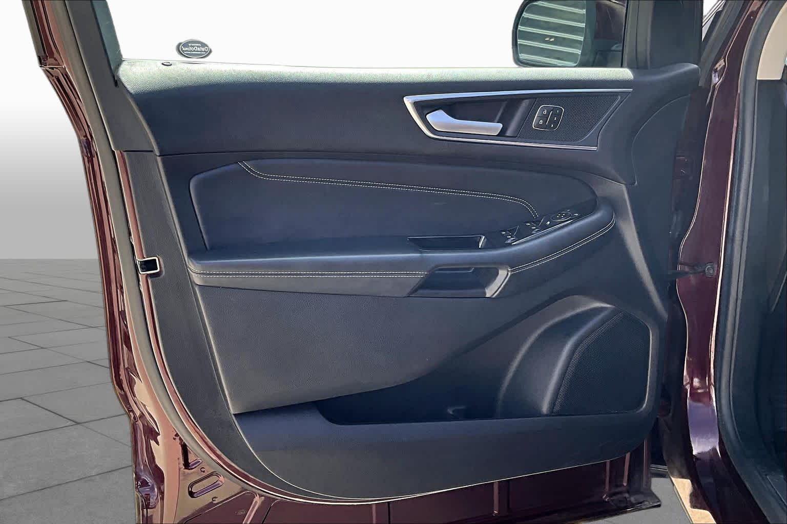 2018 Ford Edge photo 19 of 32