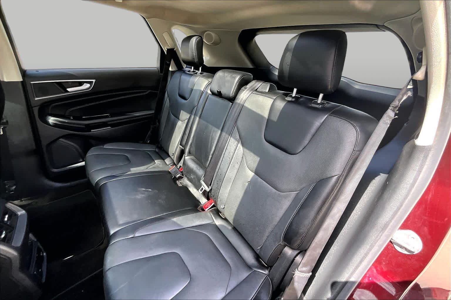 2018 Ford Edge photo 17 of 32