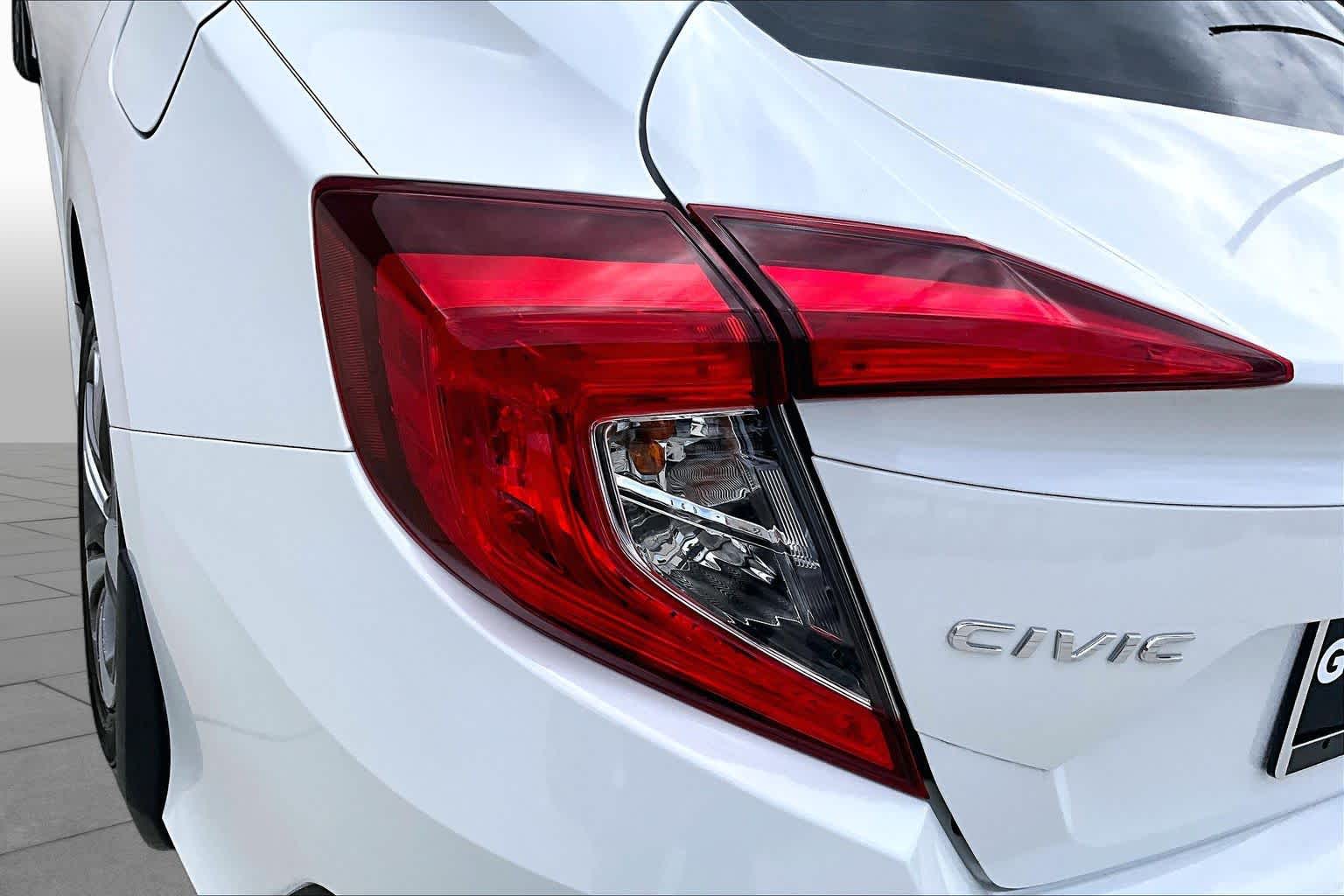 2019 Honda Civic Sedan photo 27 of 30