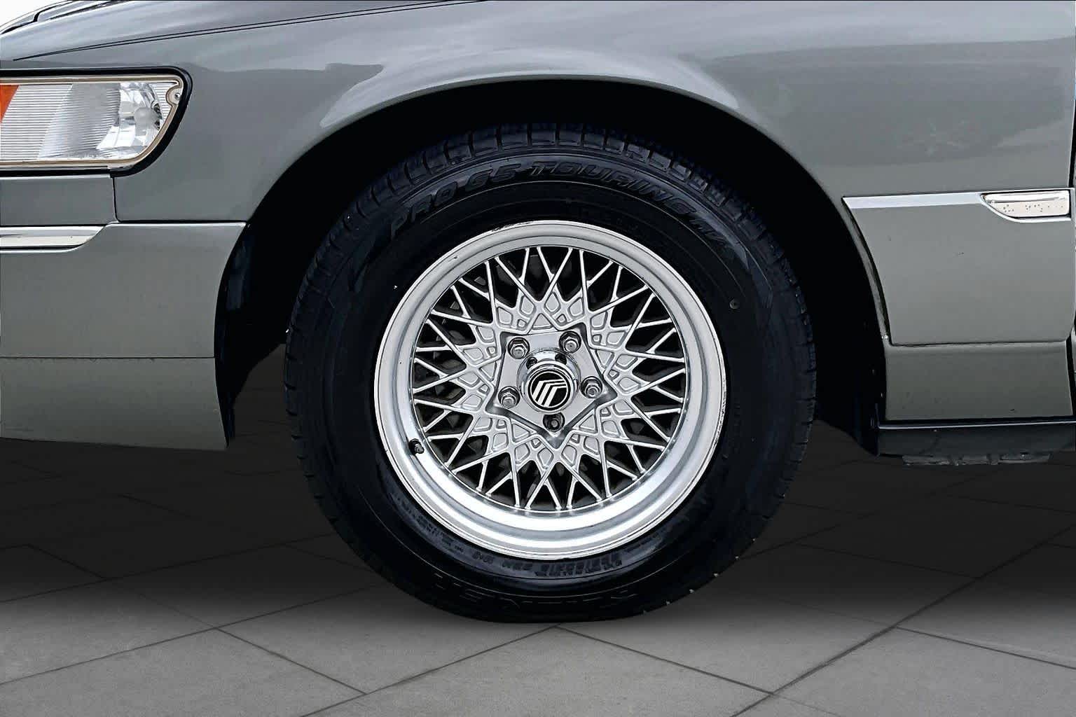 2002 Mercury Grand Marquis photo 9 of 31
