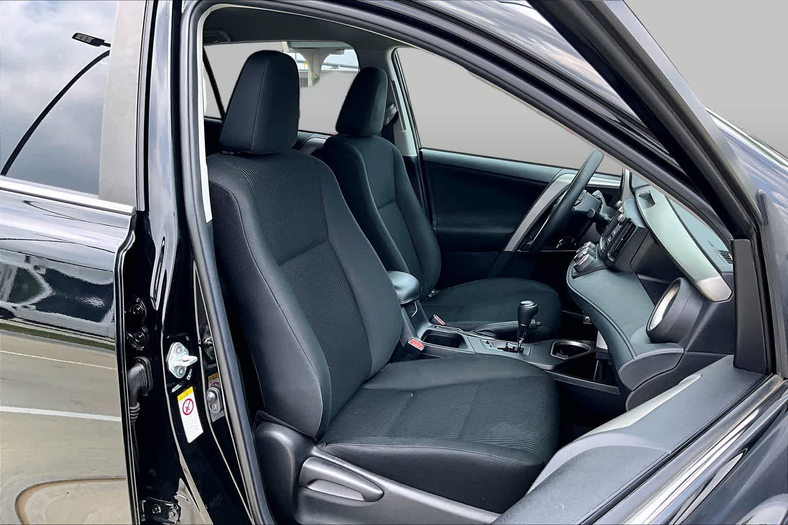 2018 Toyota RAV4 LE - 8