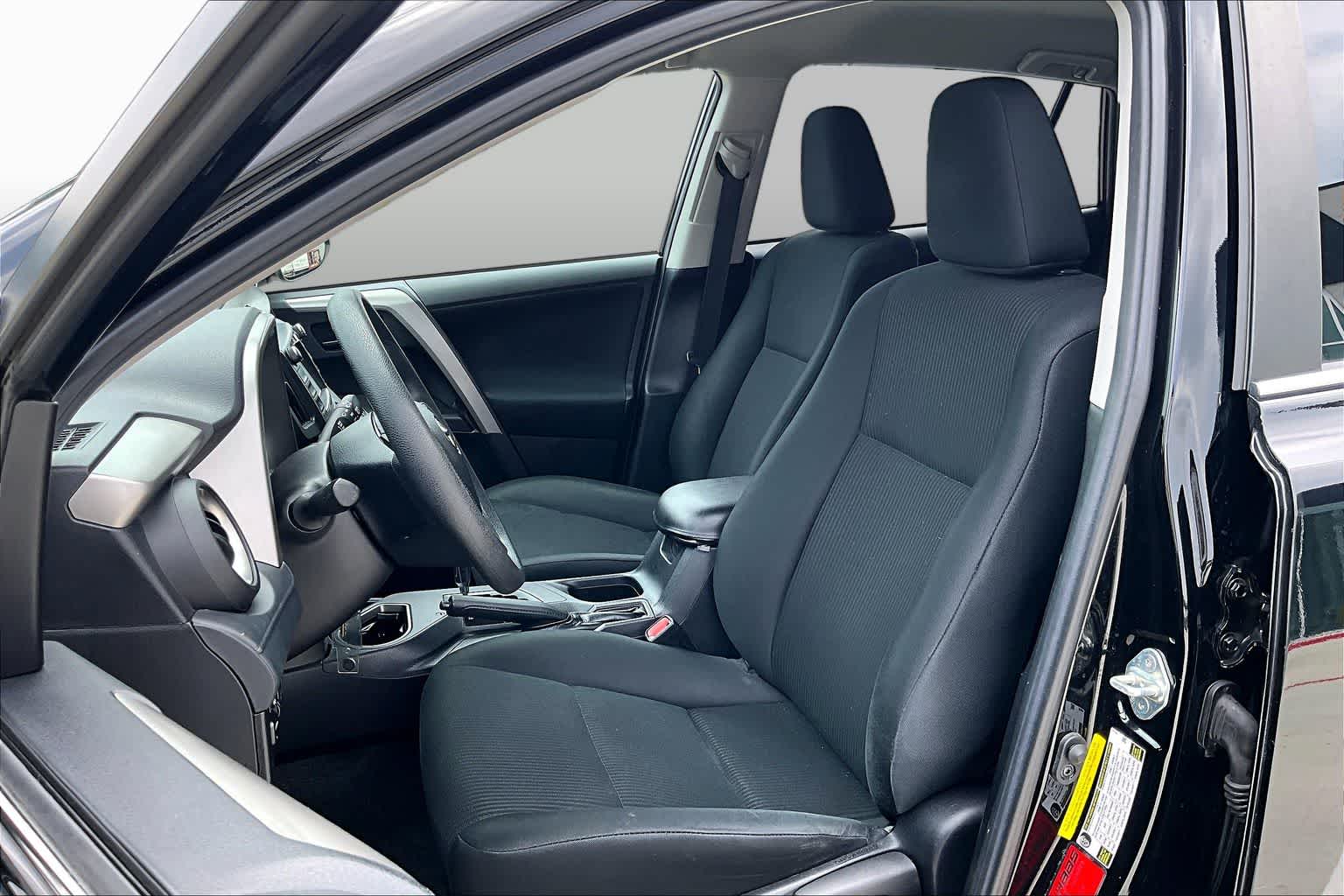 2018 Toyota RAV4 LE - 7