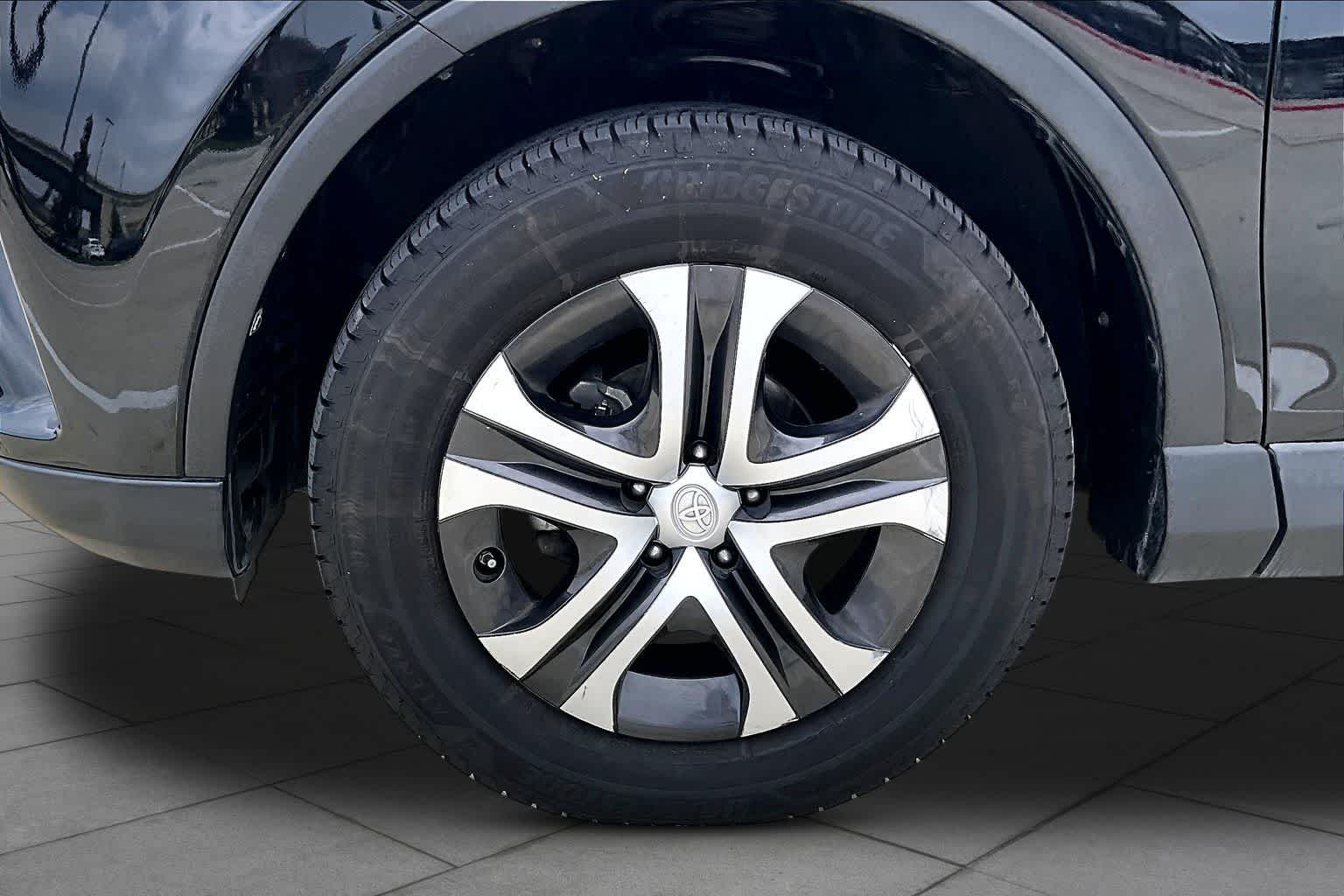 2018 Toyota RAV4 LE - 10