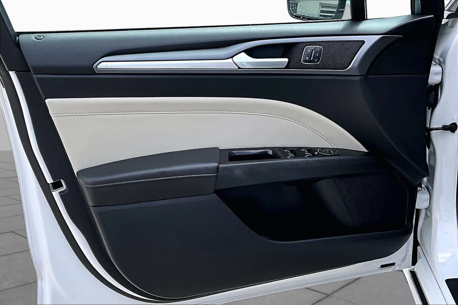 2016 Ford Fusion photo 19 of 31