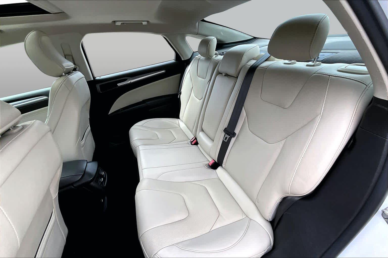 2016 Ford Fusion photo 17 of 31
