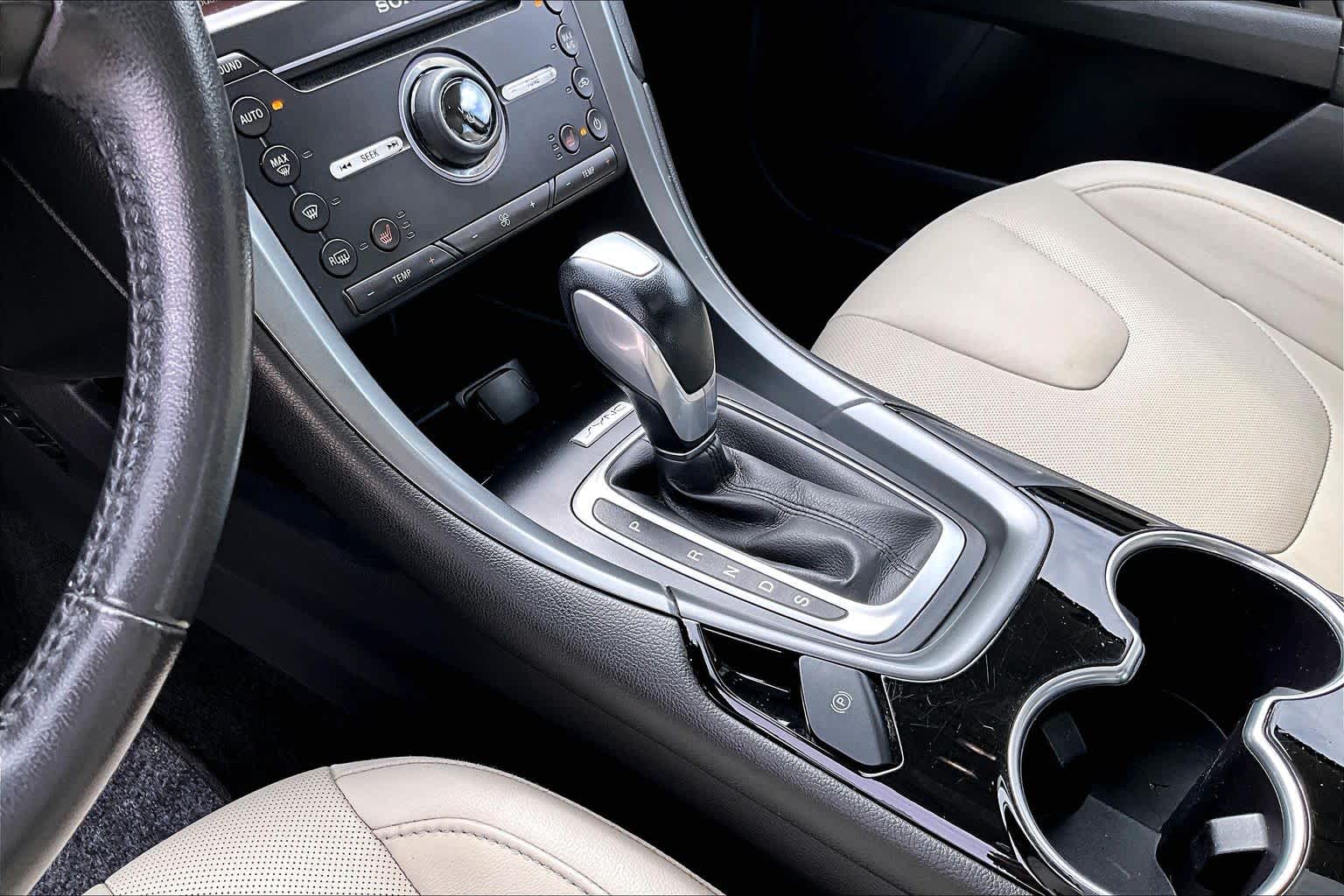 2016 Ford Fusion photo 14 of 31