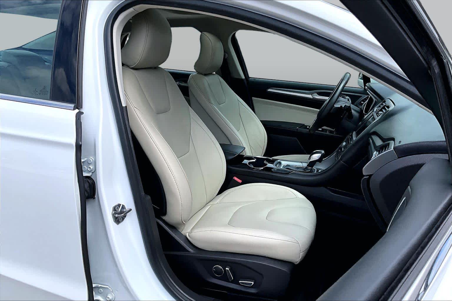 2016 Ford Fusion photo 9 of 31
