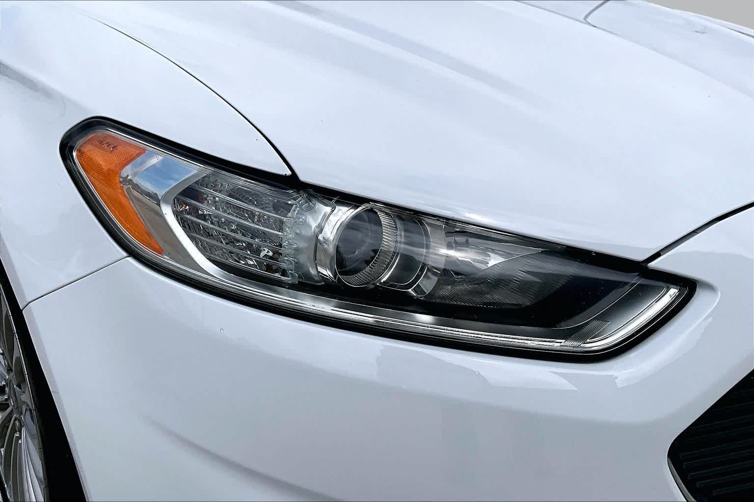 2016 Ford Fusion photo 24 of 31