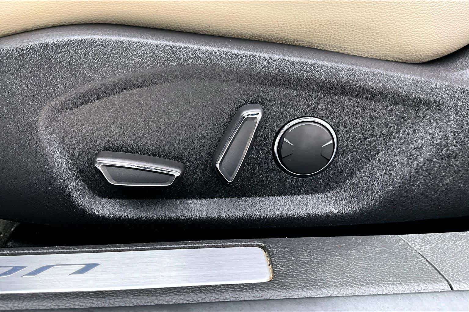 2016 Ford Fusion photo 28 of 31