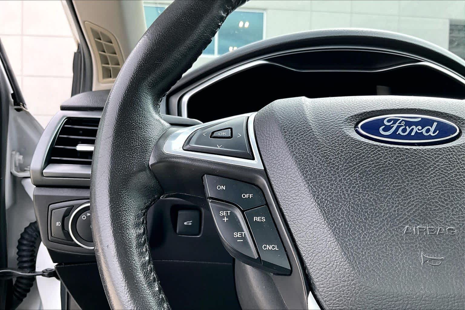 2016 Ford Fusion photo 21 of 31