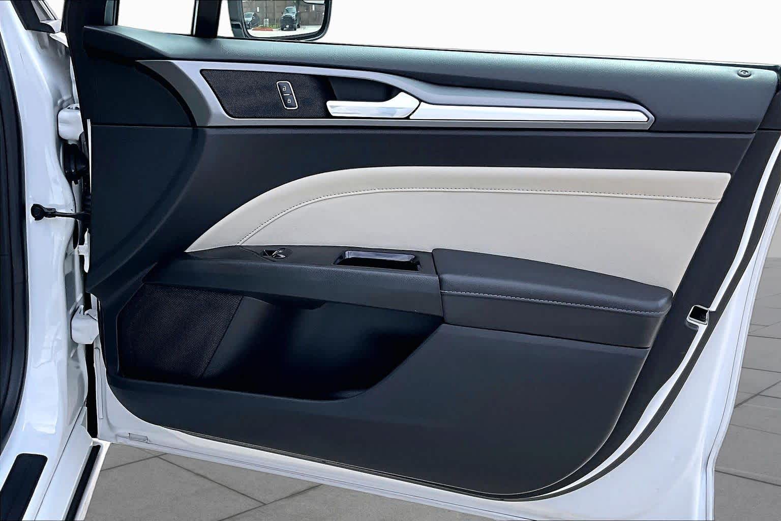 2016 Ford Fusion photo 20 of 31