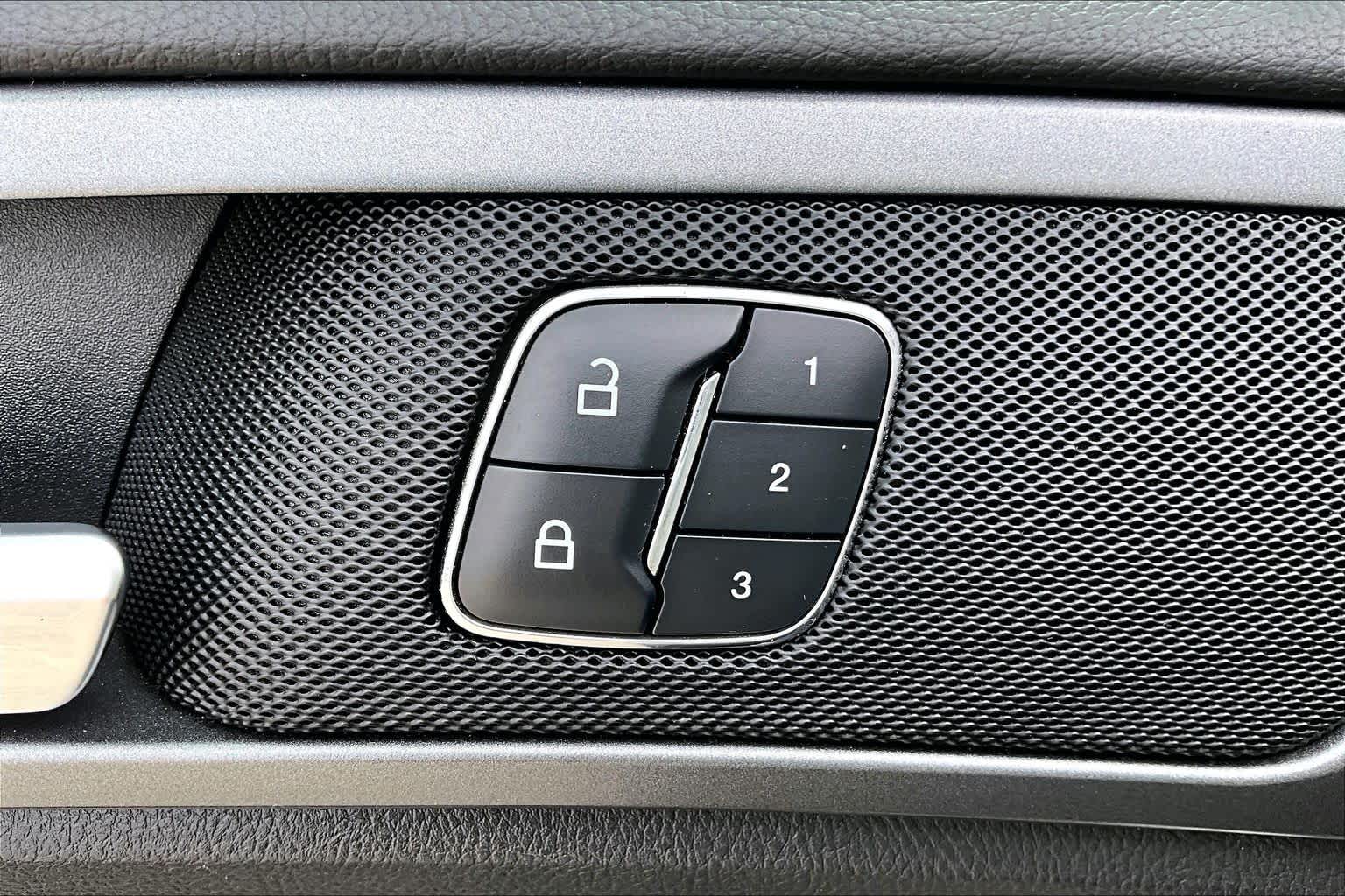 2016 Ford Fusion photo 30 of 31