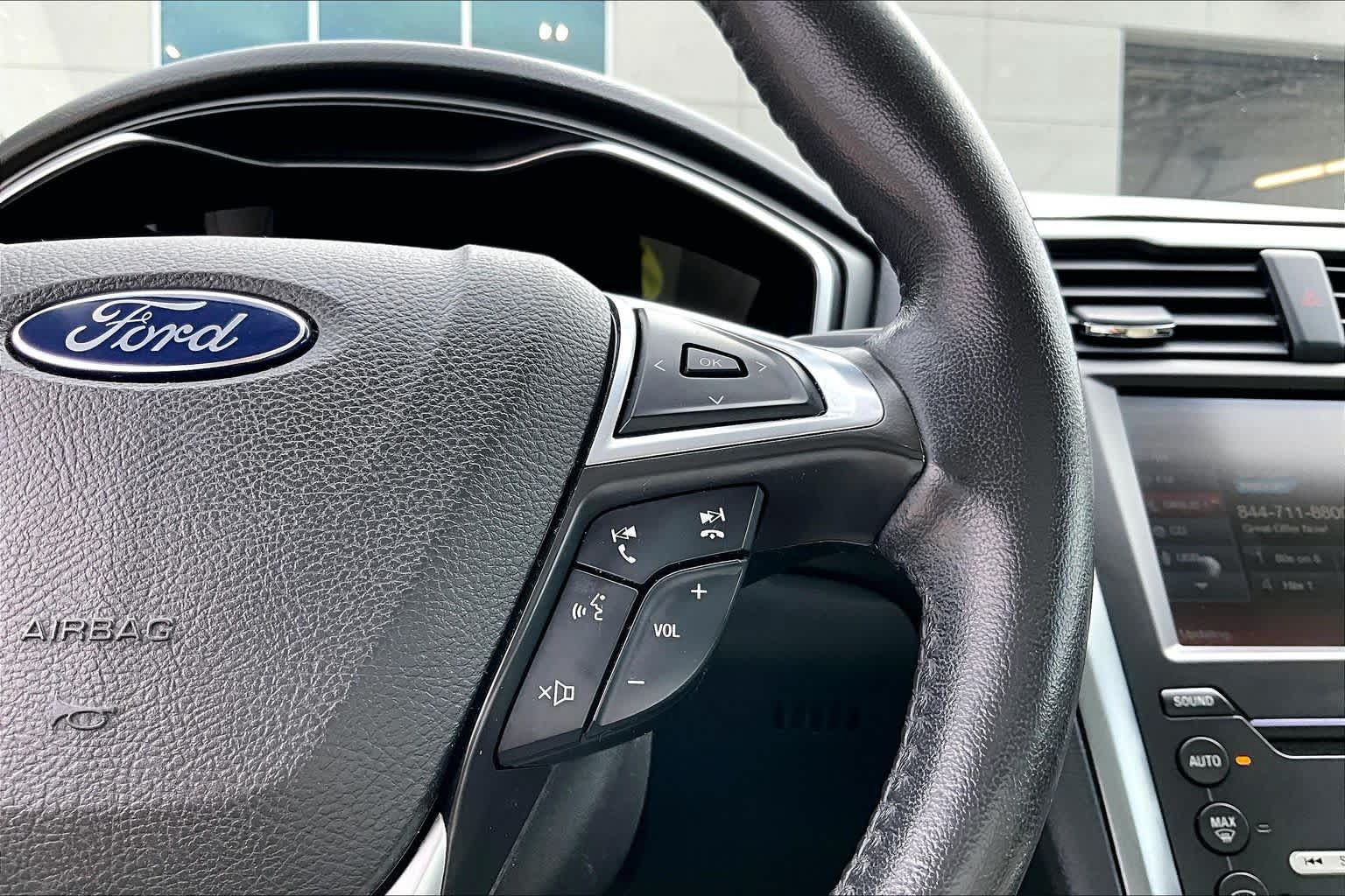 2016 Ford Fusion photo 22 of 31