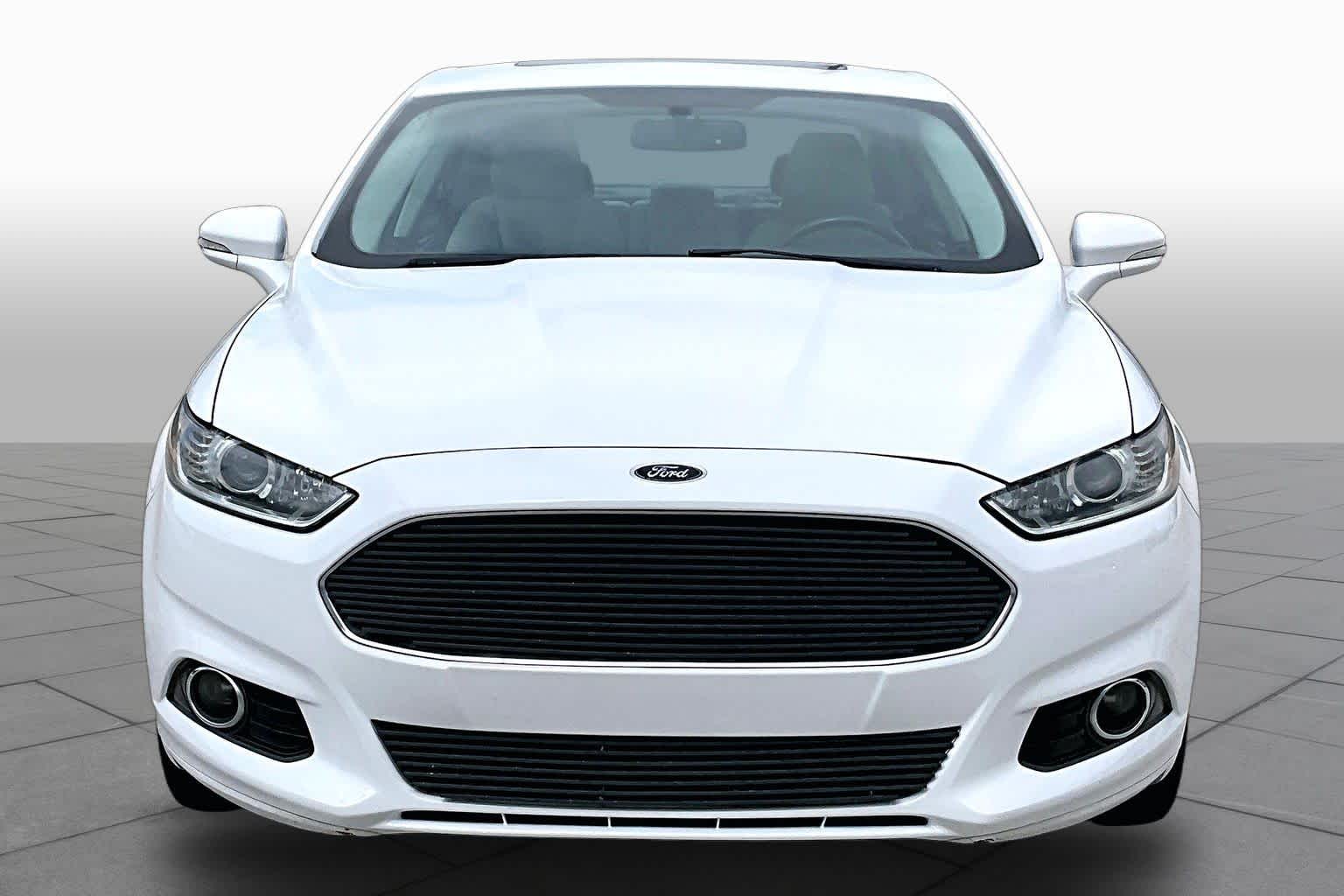 2016 Ford Fusion photo 4 of 31