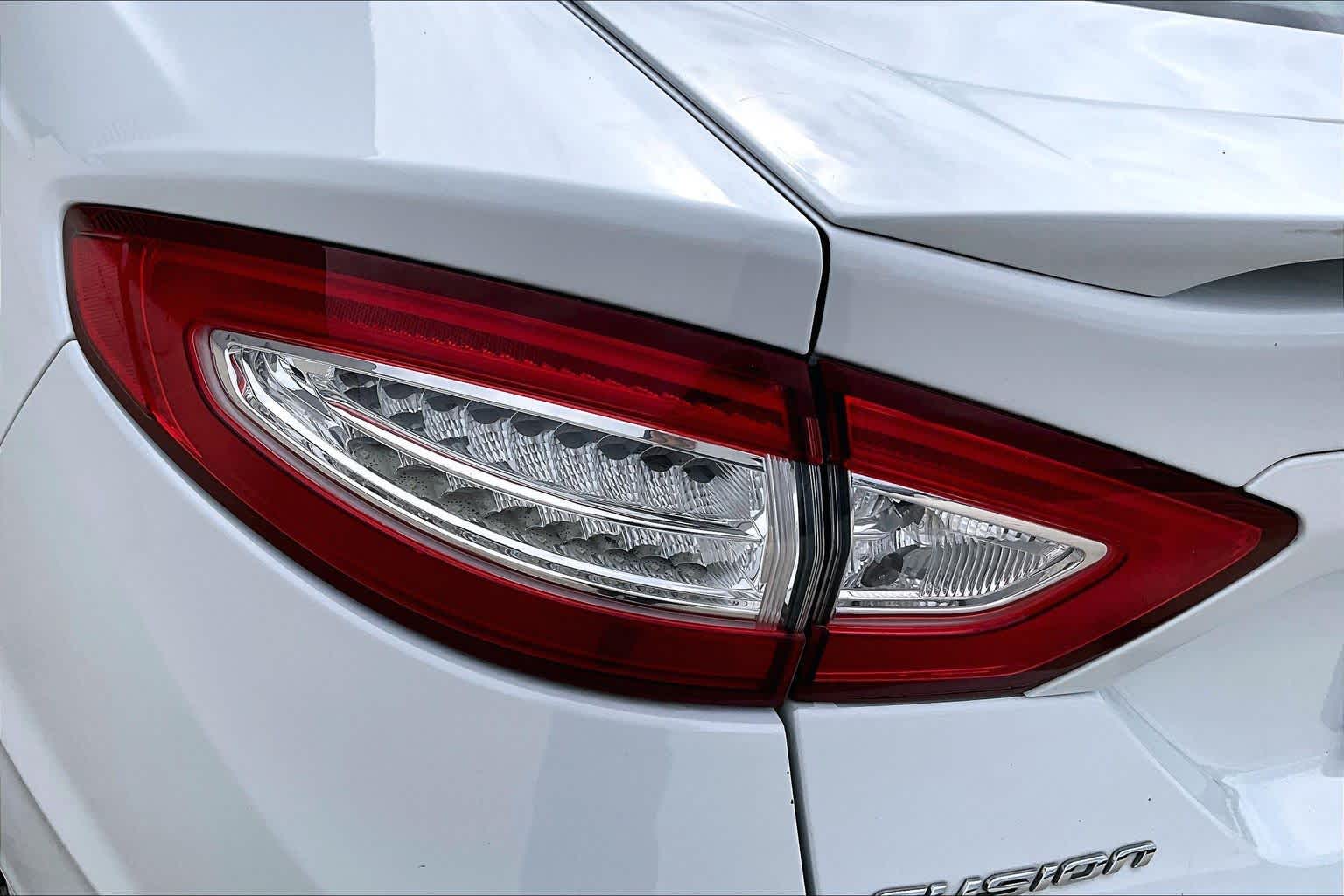 2016 Ford Fusion photo 25 of 31