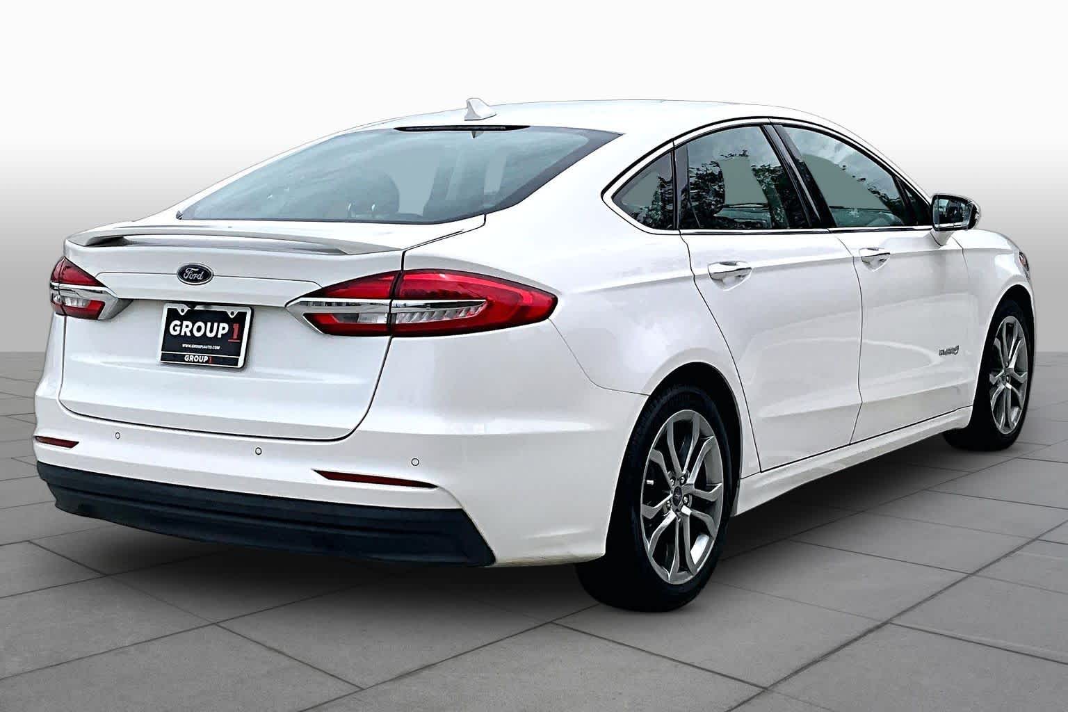 2019 Ford Fusion Hybrid Titanium - 11