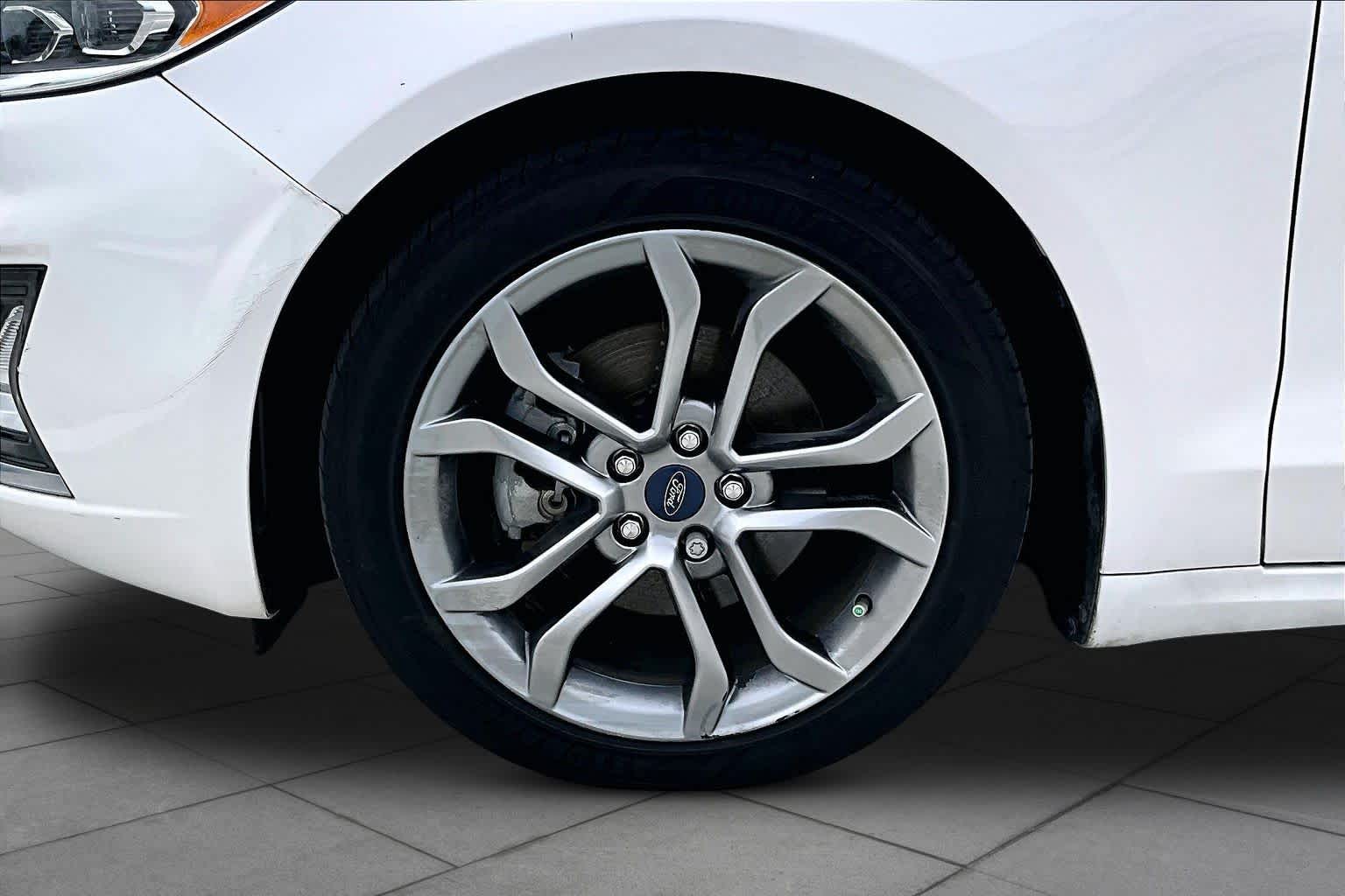 2019 Ford Fusion Hybrid Titanium - 9