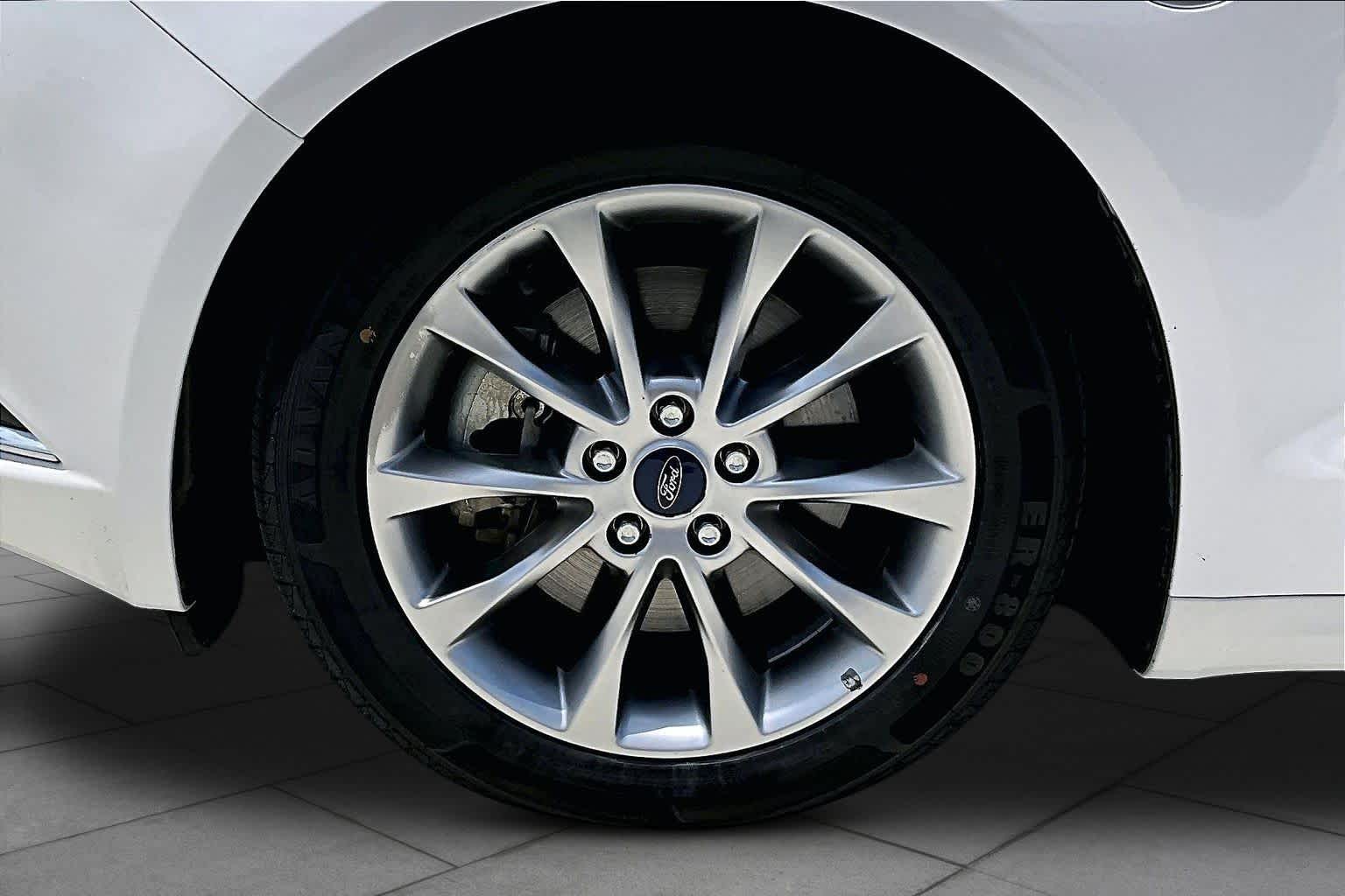 2017 Ford Fusion Energi Titanium - 10