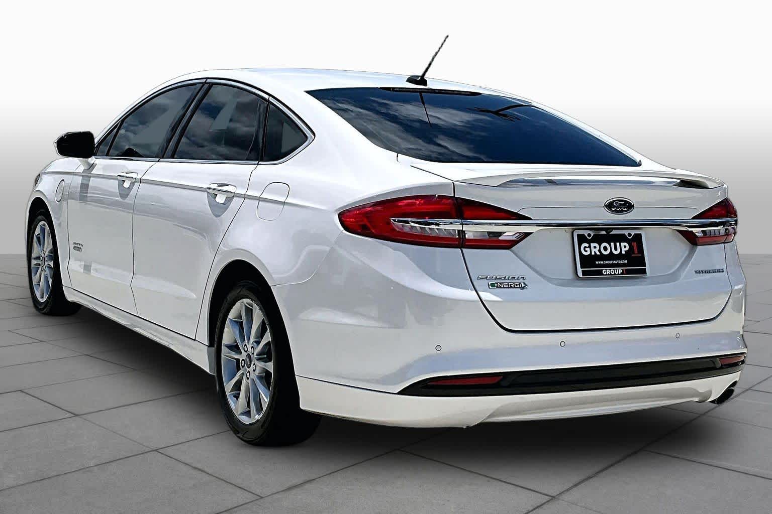 2017 Ford Fusion Energi Titanium - 11