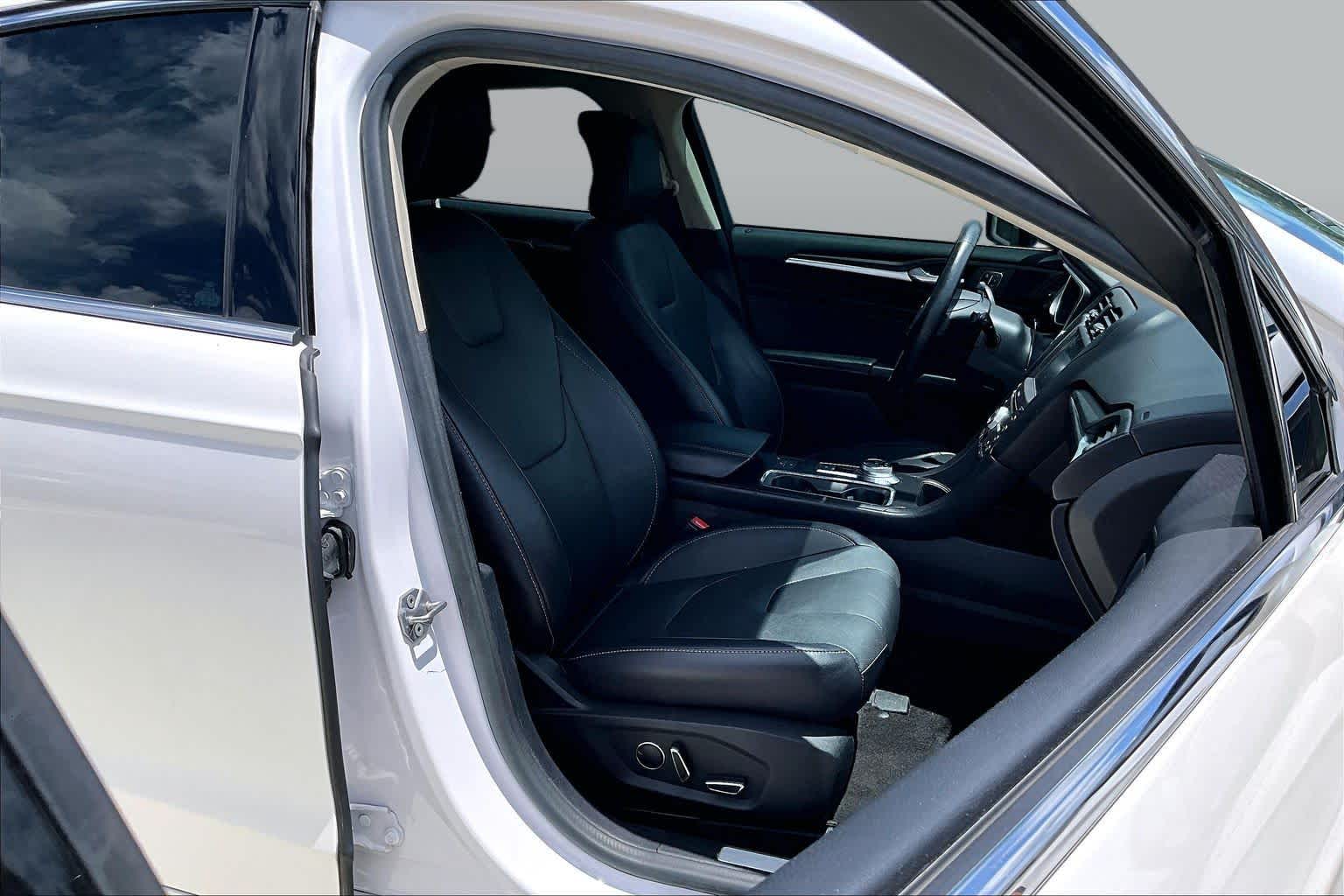 2017 Ford Fusion Energi Titanium - 8