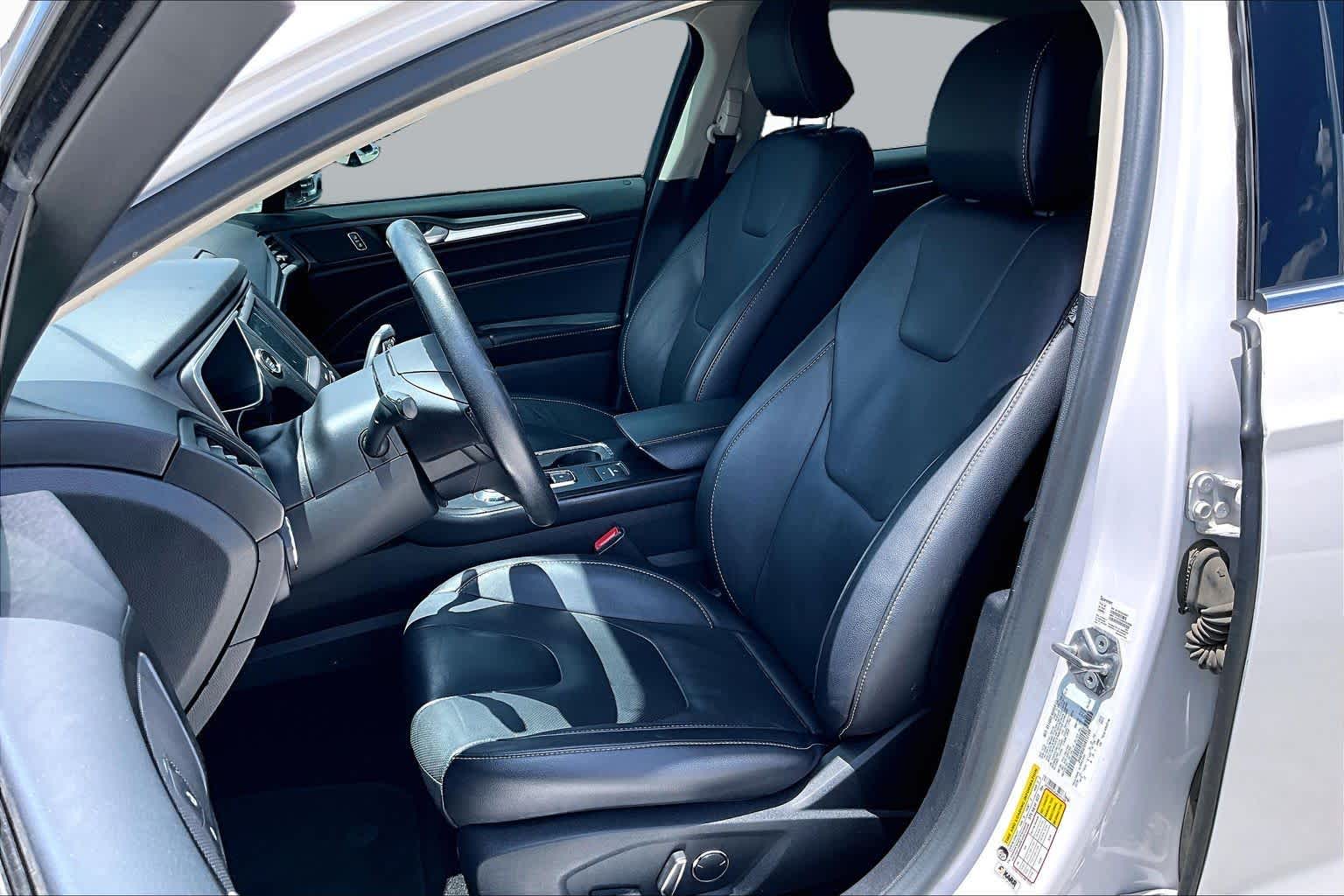 2017 Ford Fusion Energi Titanium - 7