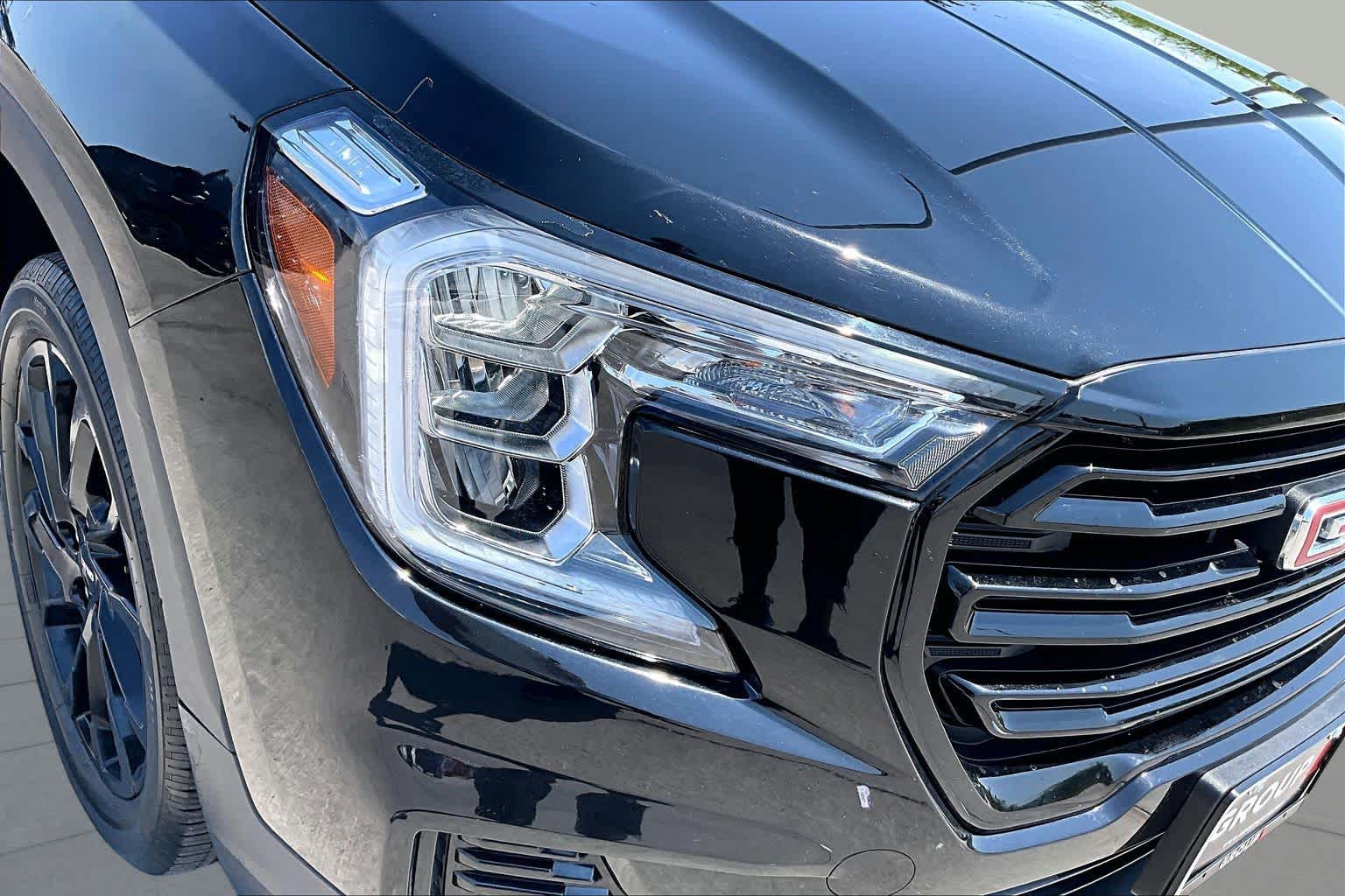 2024 GMC Terrain photo 28 of 37