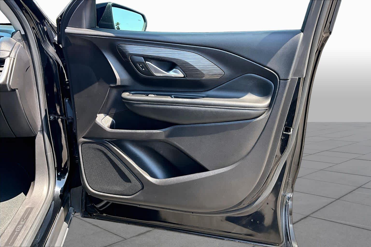 2024 GMC Terrain photo 23 of 37