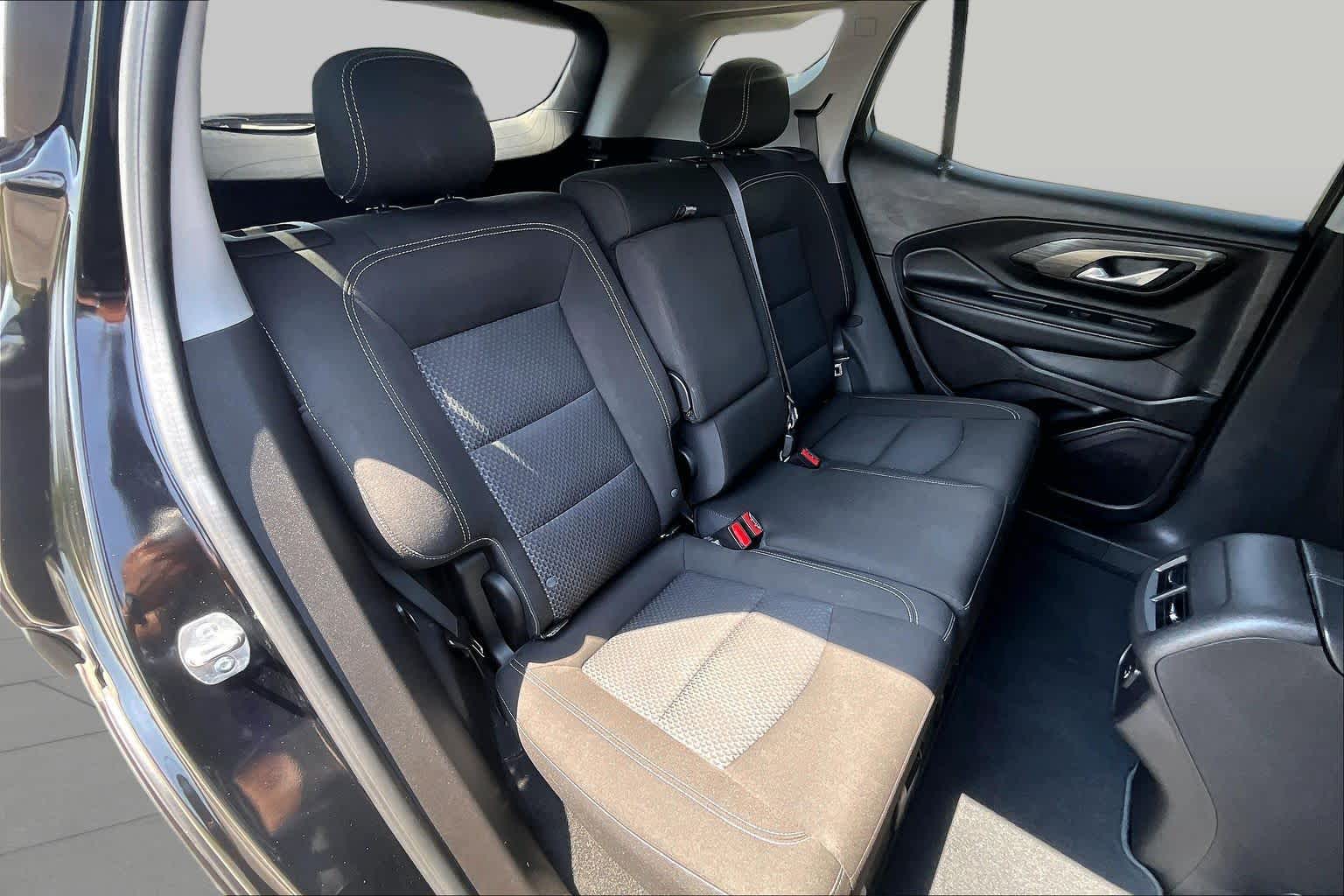 2024 GMC Terrain photo 21 of 37