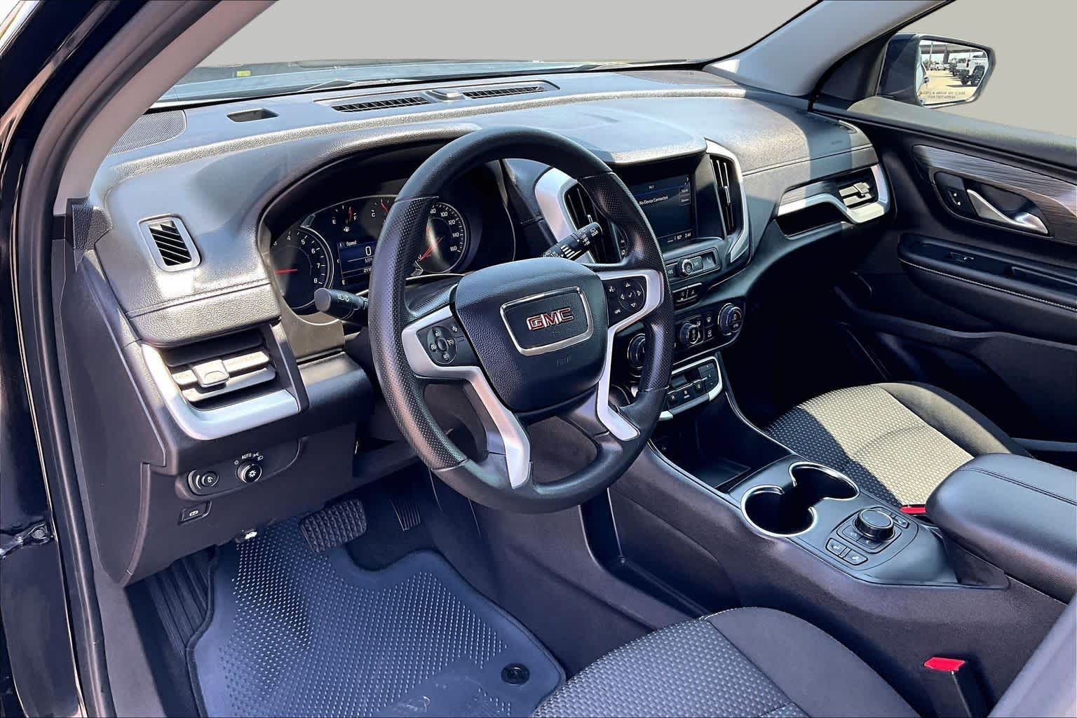 2024 GMC Terrain photo 18 of 37