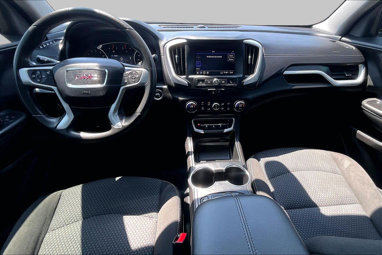 2024 GMC Terrain photo 16 of 37