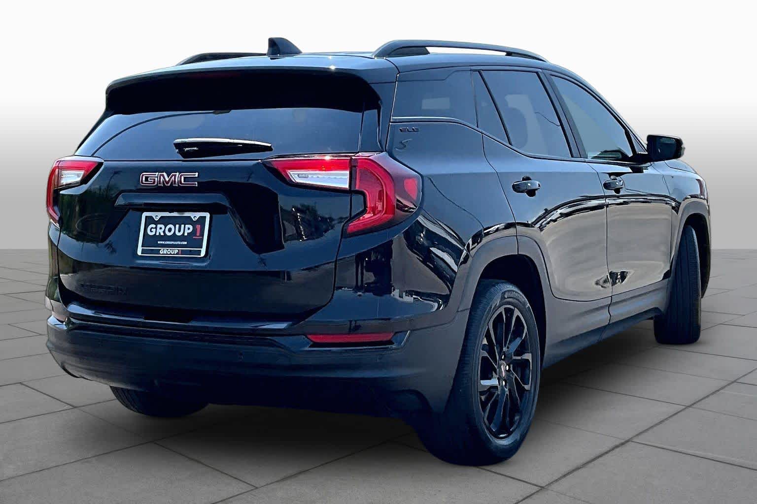 2024 GMC Terrain photo 13 of 37