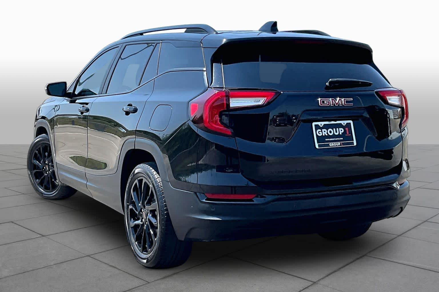 2024 GMC Terrain photo 12 of 37