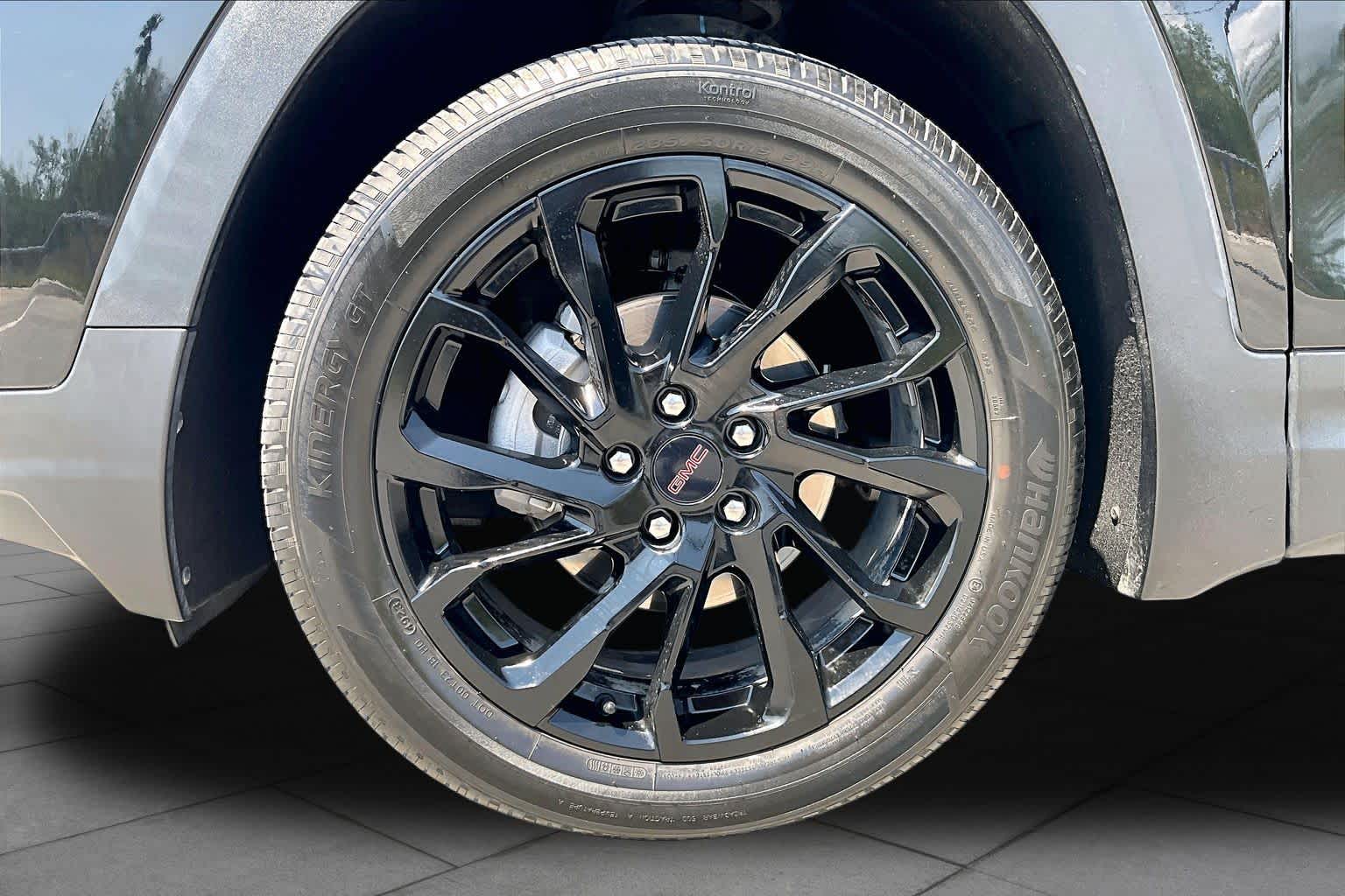 2024 GMC Terrain photo 11 of 37