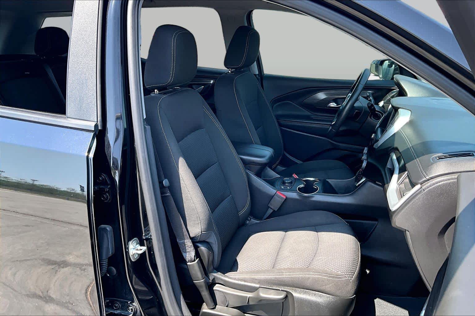 2024 GMC Terrain photo 9 of 37