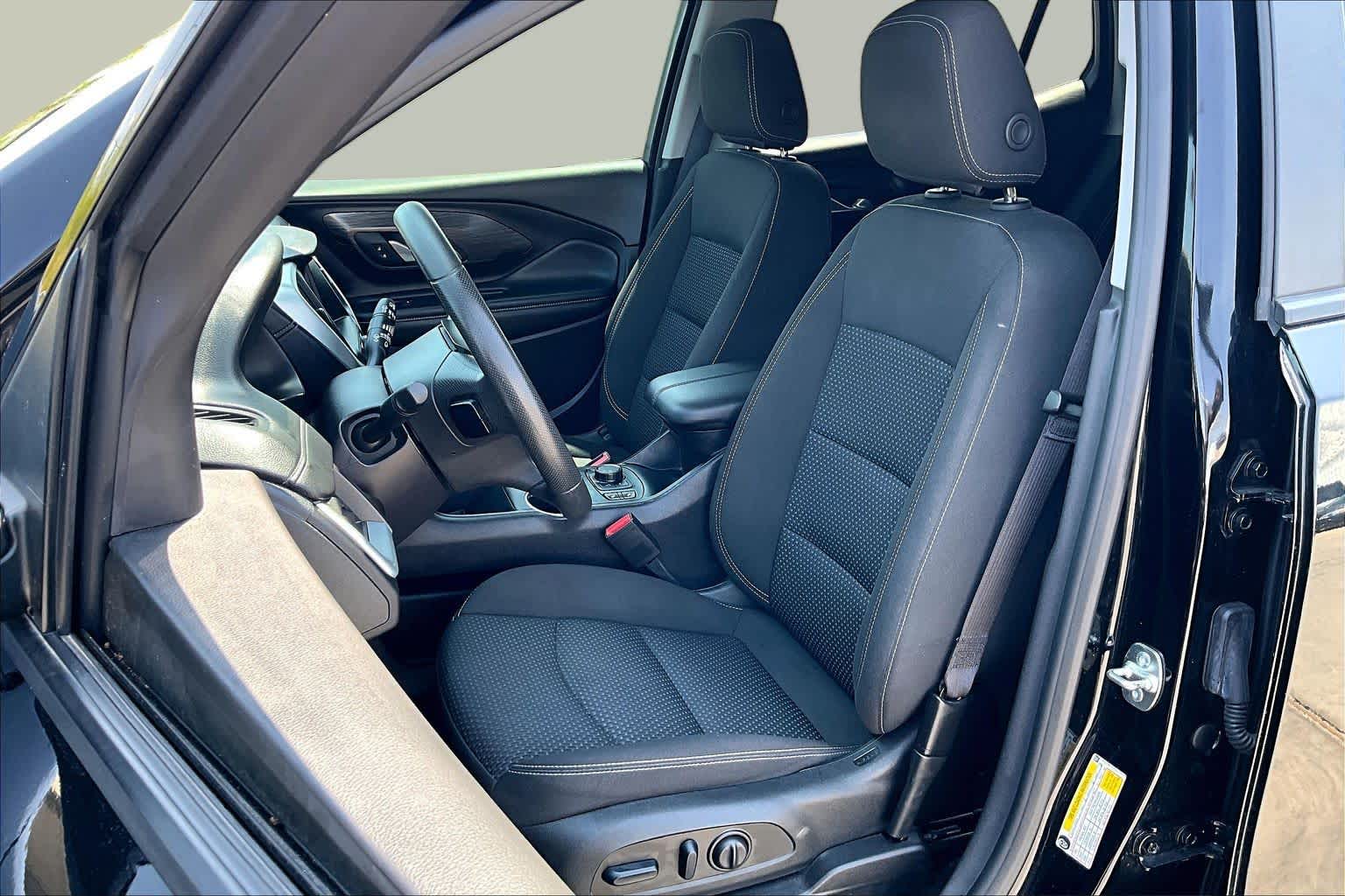 2024 GMC Terrain photo 8 of 37