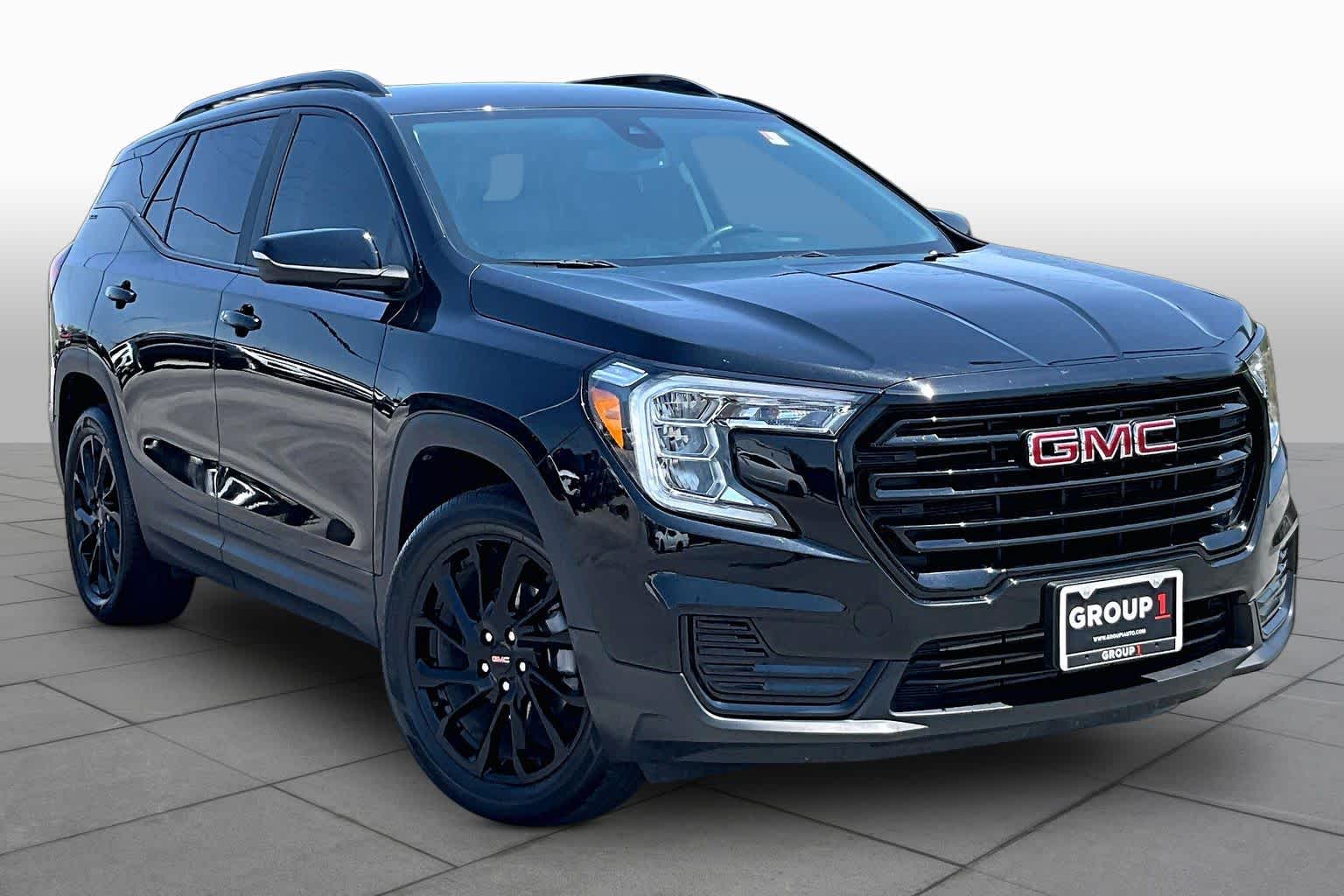 2024 GMC Terrain photo 3 of 37